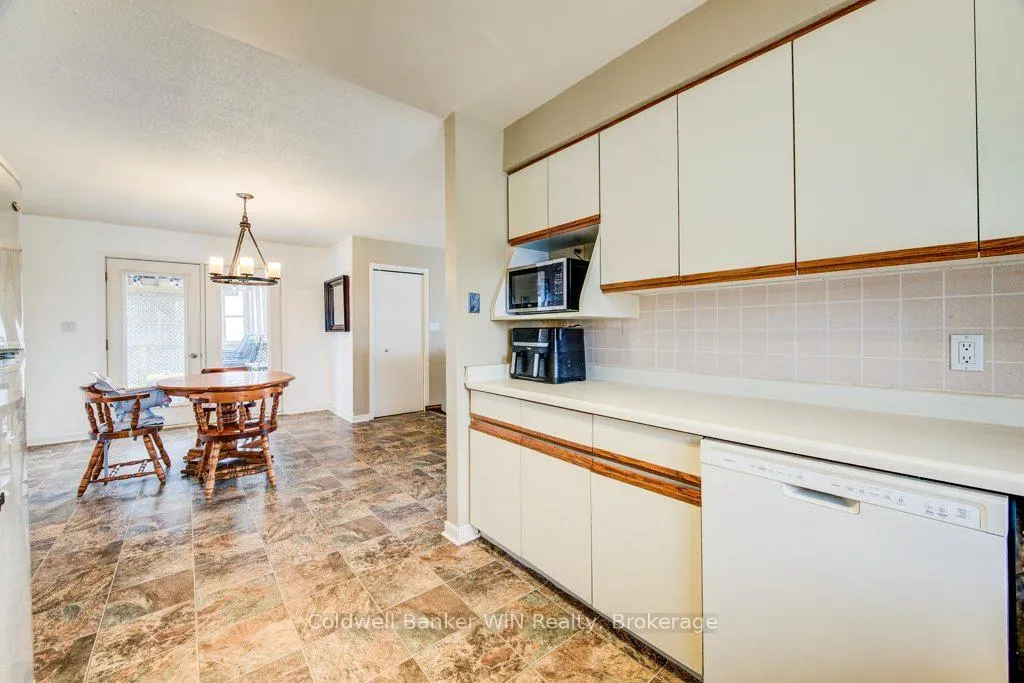 Photo 19 of 294 Forest Glen Drive, Wellington North, Mount Forest — HOMEH