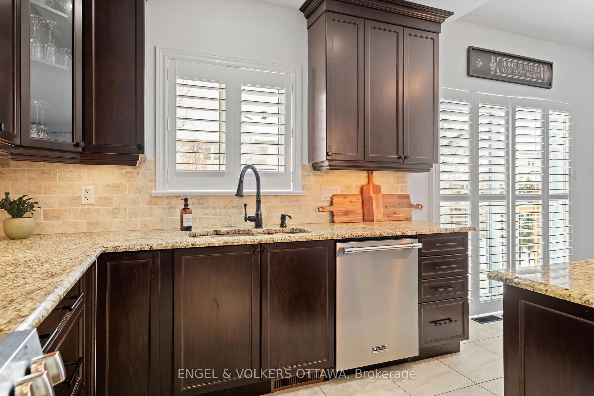 Photo 9 of 407 Landswood Way, Ottawa, Stittsville (South) — HOMEH