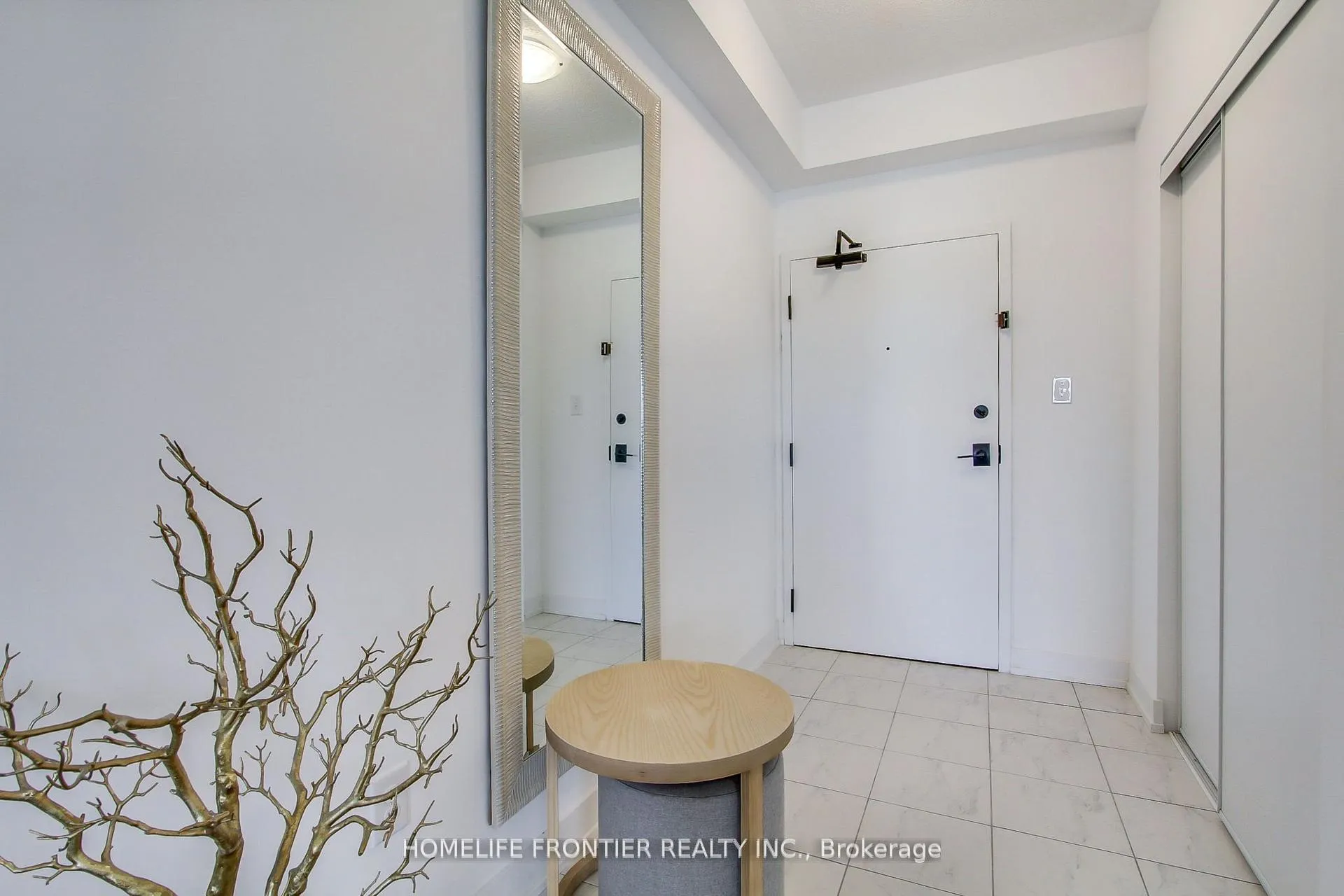 Photo 4 of Unit 318, 4 Spice Way, Barrie, Innis-Shore — HOMEH