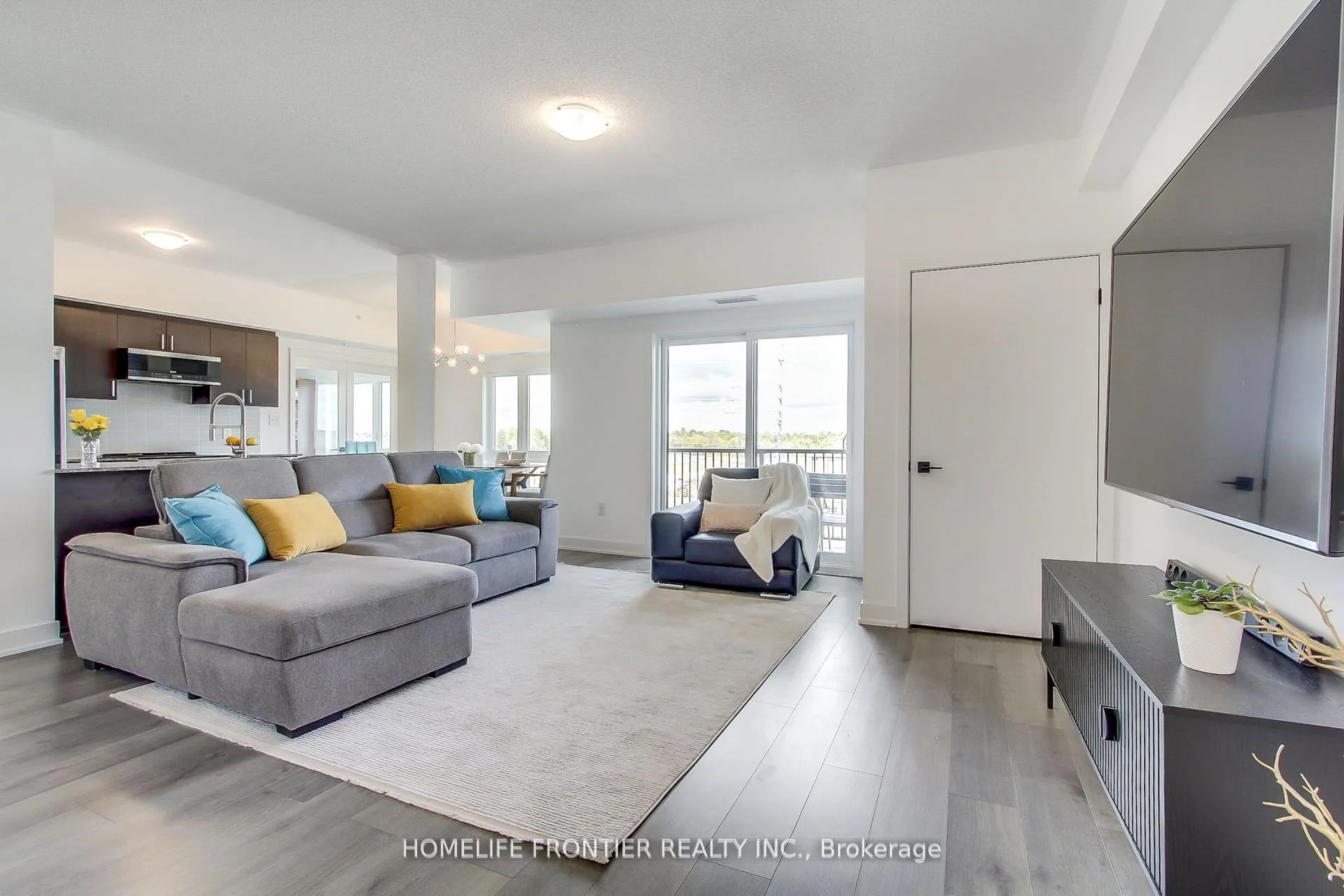 Photo 5 of Unit 318, 4 Spice Way, Barrie, Innis-Shore — HOMEH
