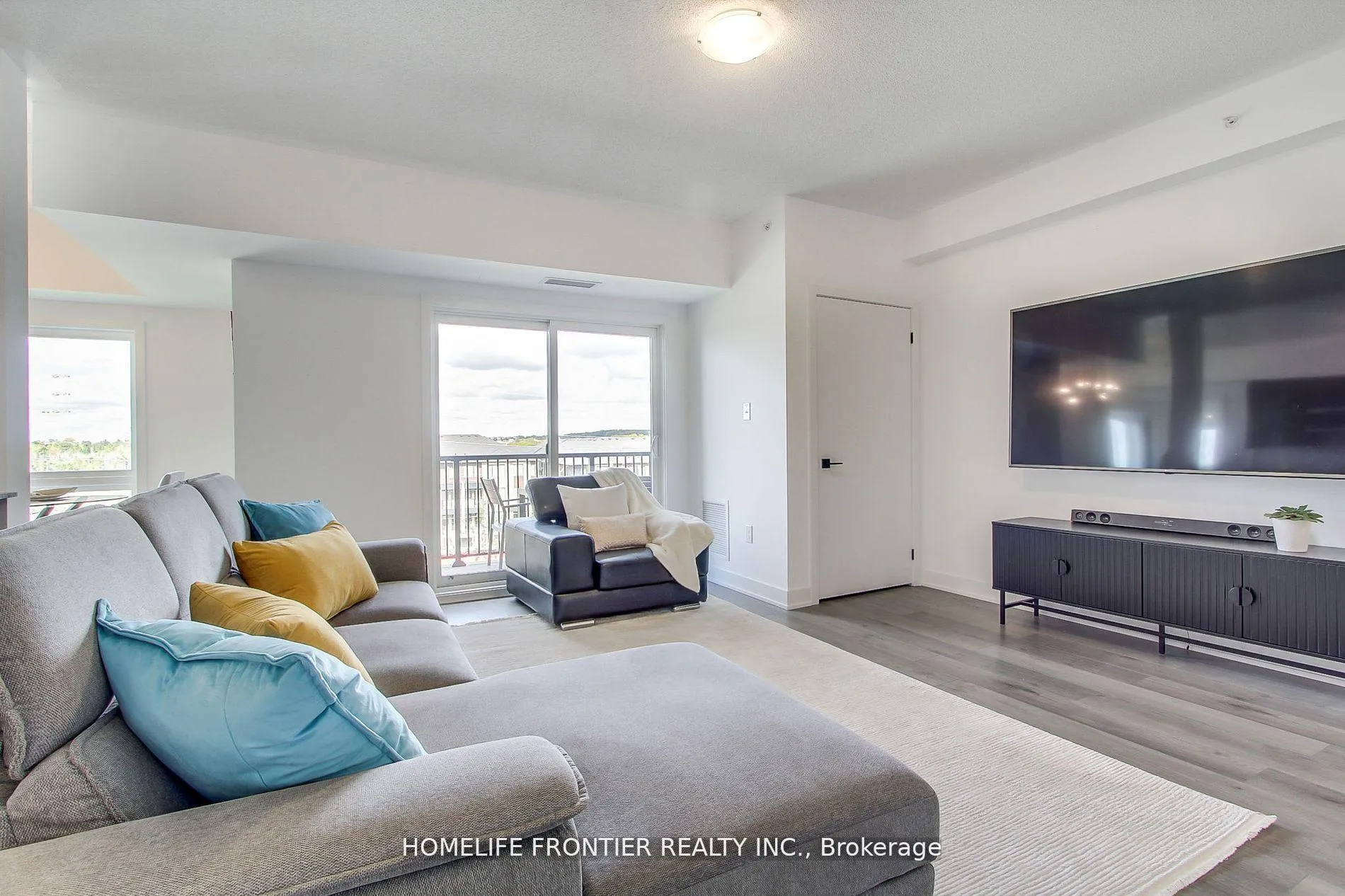 Photo 6 of Unit 318, 4 Spice Way, Barrie, Innis-Shore — HOMEH