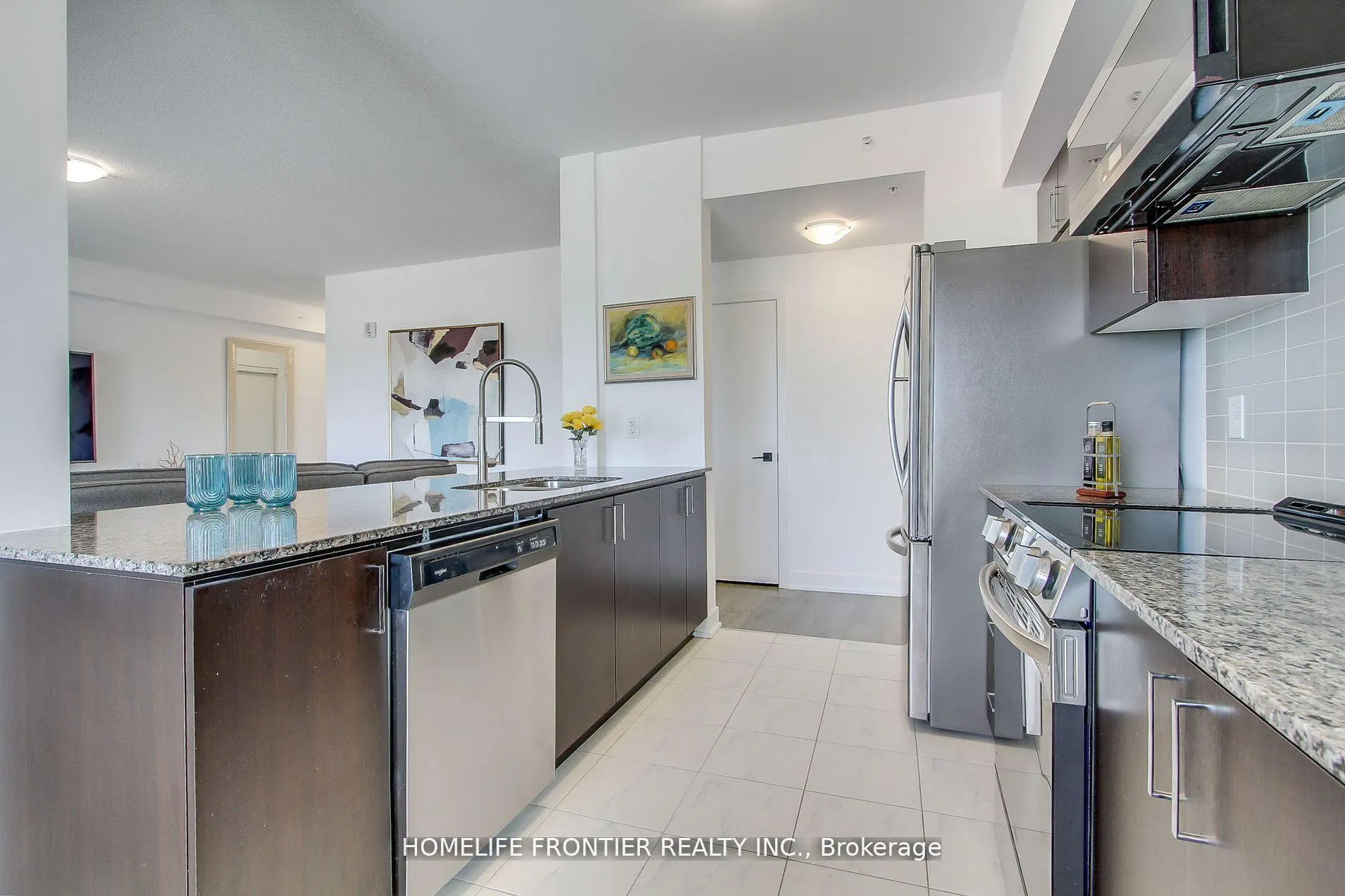 Photo 8 of Unit 318, 4 Spice Way, Barrie, Innis-Shore — HOMEH