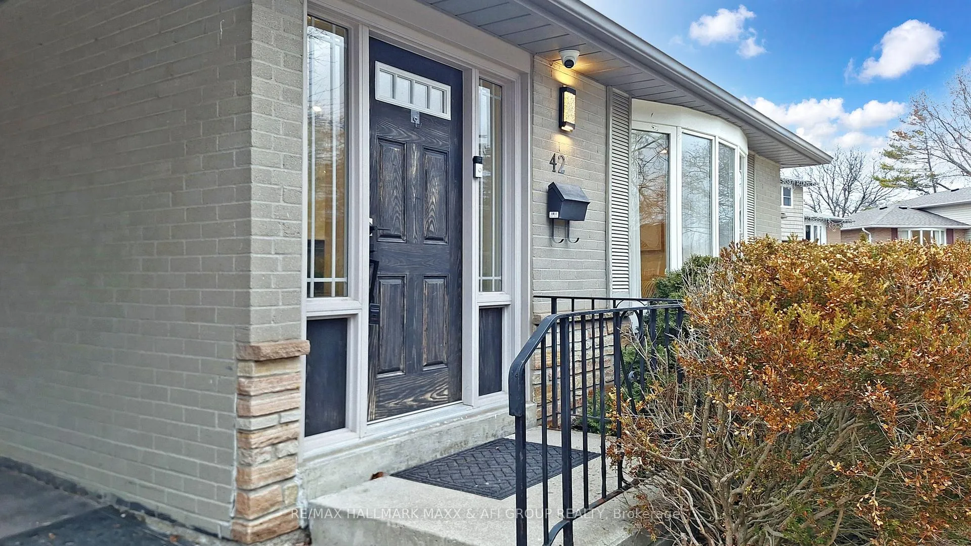 Photo 2 of 42 Devins Drive, Aurora, Aurora Heights — HOMEH
