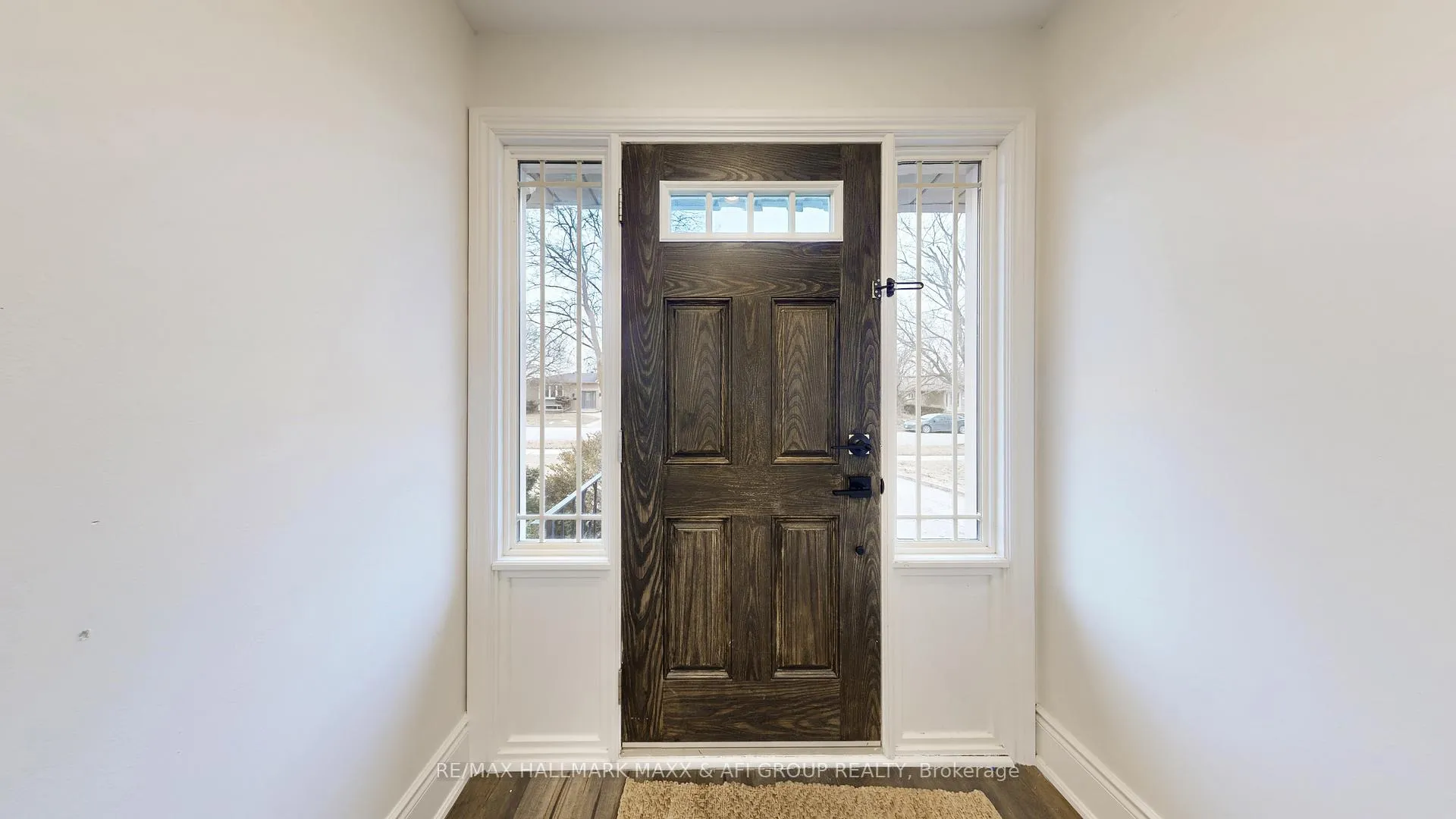 Photo 3 of 42 Devins Drive, Aurora, Aurora Heights — HOMEH