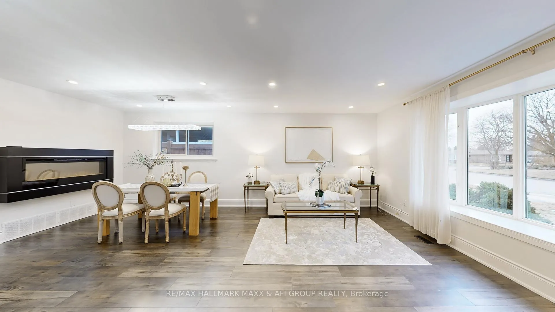 Photo 5 of 42 Devins Drive, Aurora, Aurora Heights — HOMEH