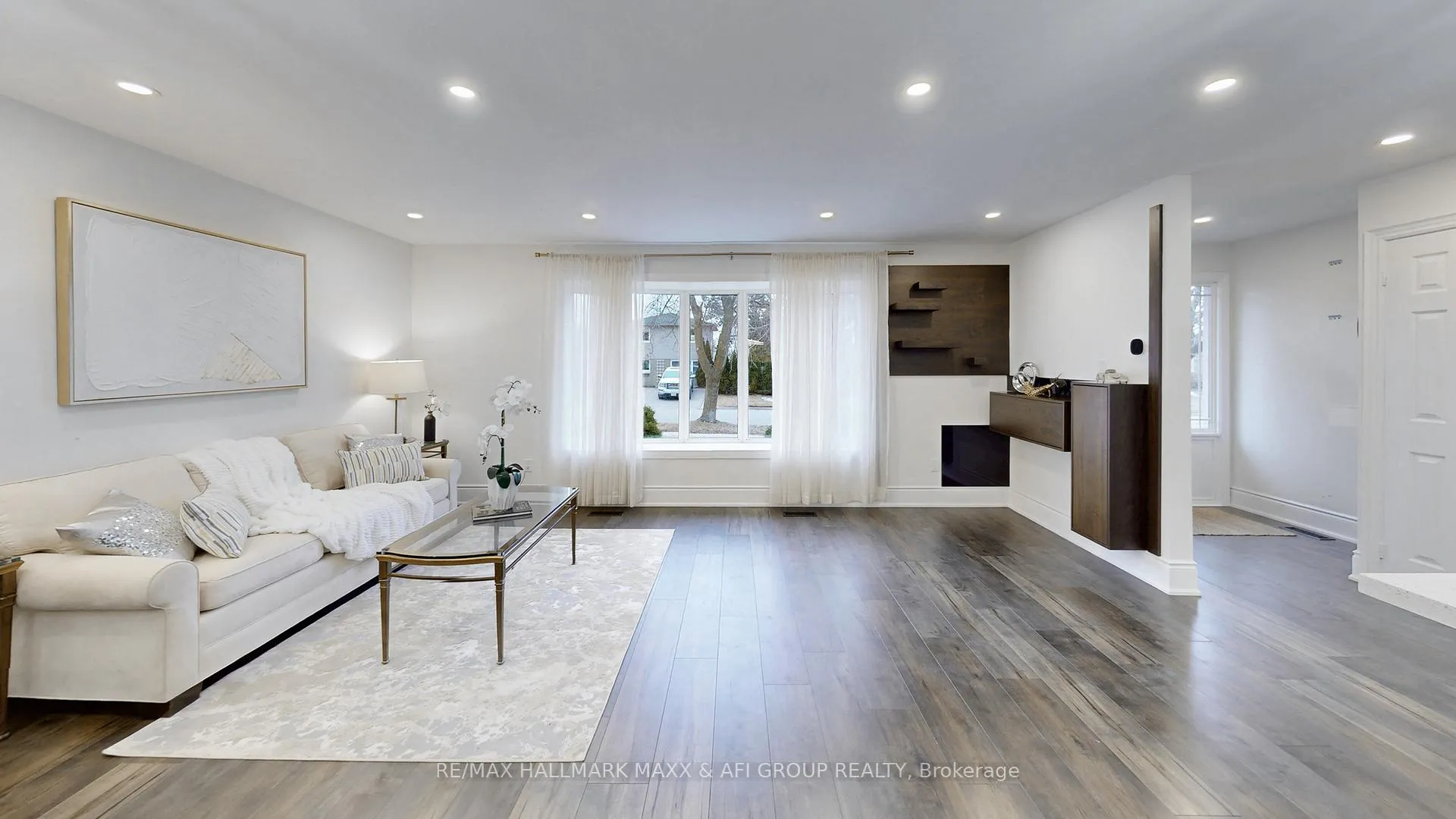 Photo 8 of 42 Devins Drive, Aurora, Aurora Heights — HOMEH