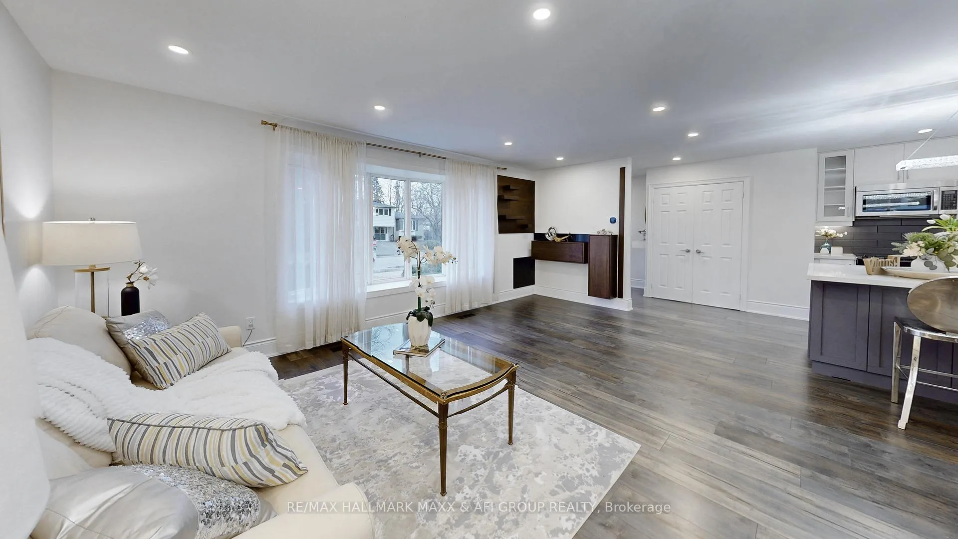 Photo 9 of 42 Devins Drive, Aurora, Aurora Heights — HOMEH