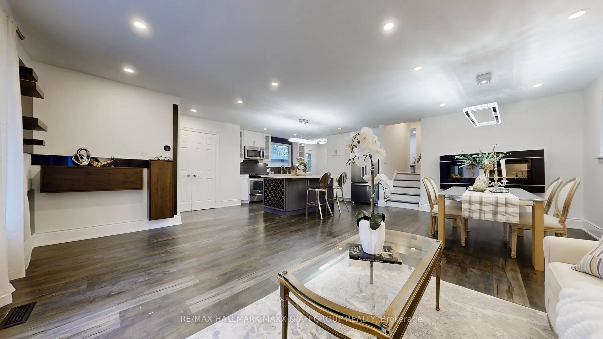 Photo 10 of 42 Devins Drive, Aurora, Aurora Heights — HOMEH