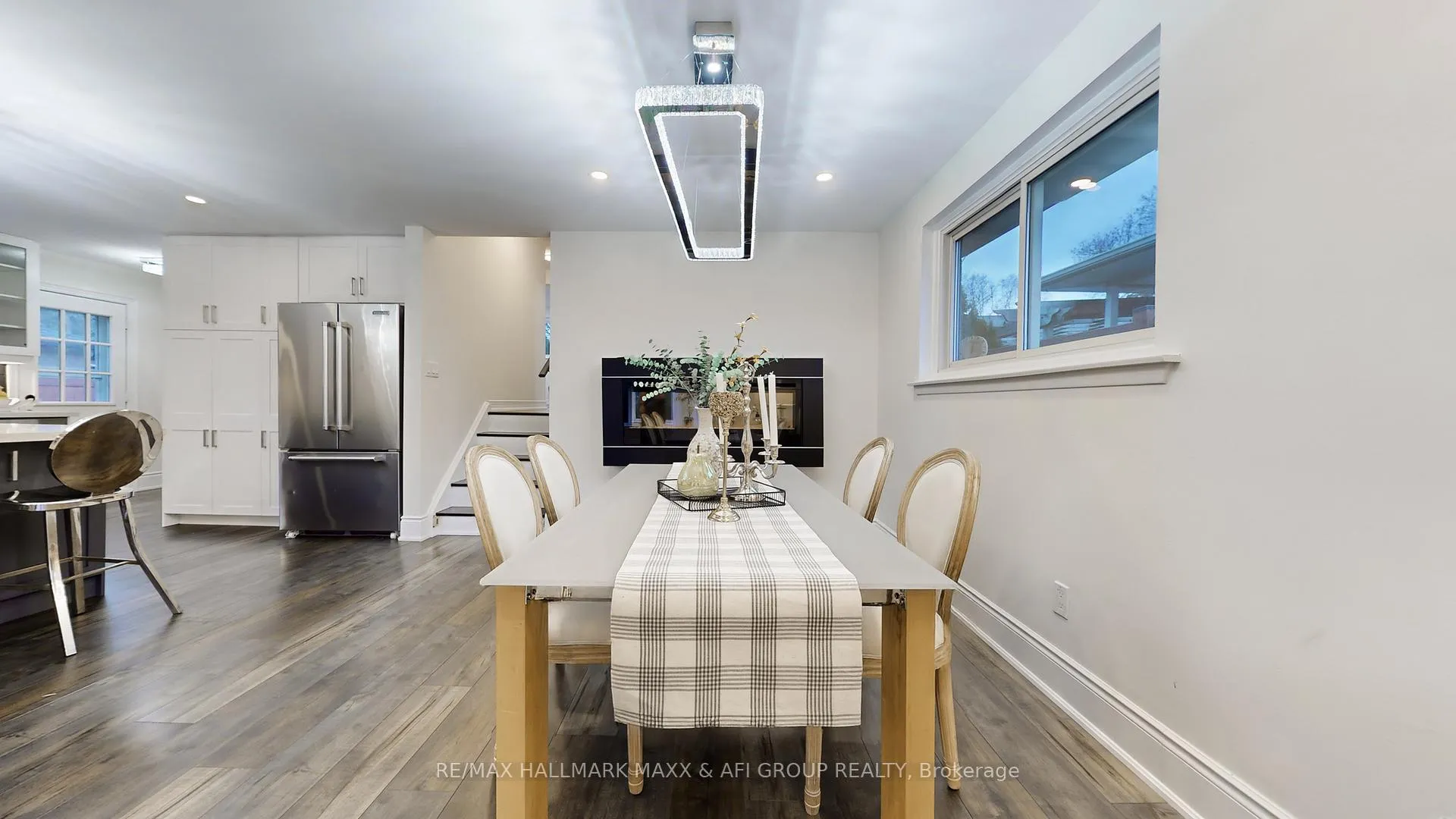 Photo 13 of 42 Devins Drive, Aurora, Aurora Heights — HOMEH