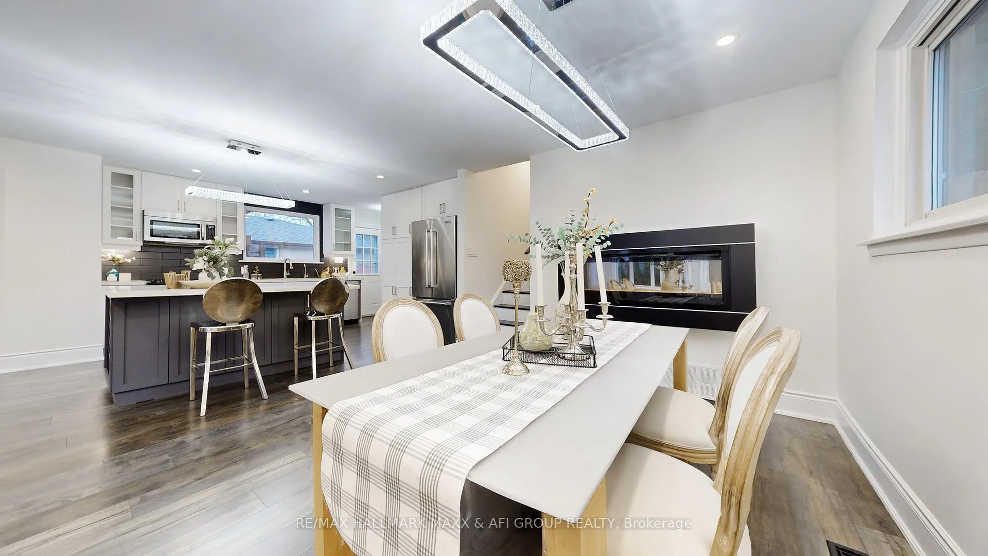 Photo 14 of 42 Devins Drive, Aurora, Aurora Heights — HOMEH