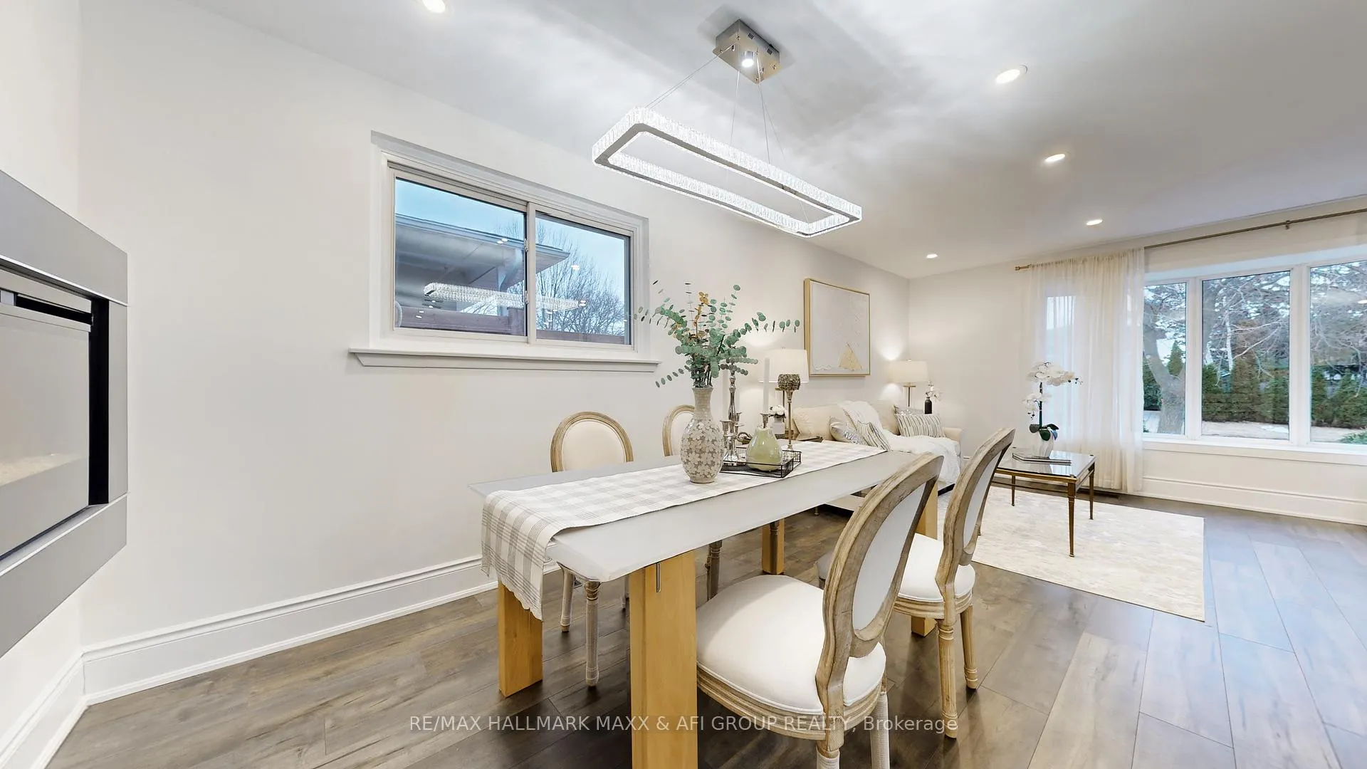 Photo 15 of 42 Devins Drive, Aurora, Aurora Heights — HOMEH