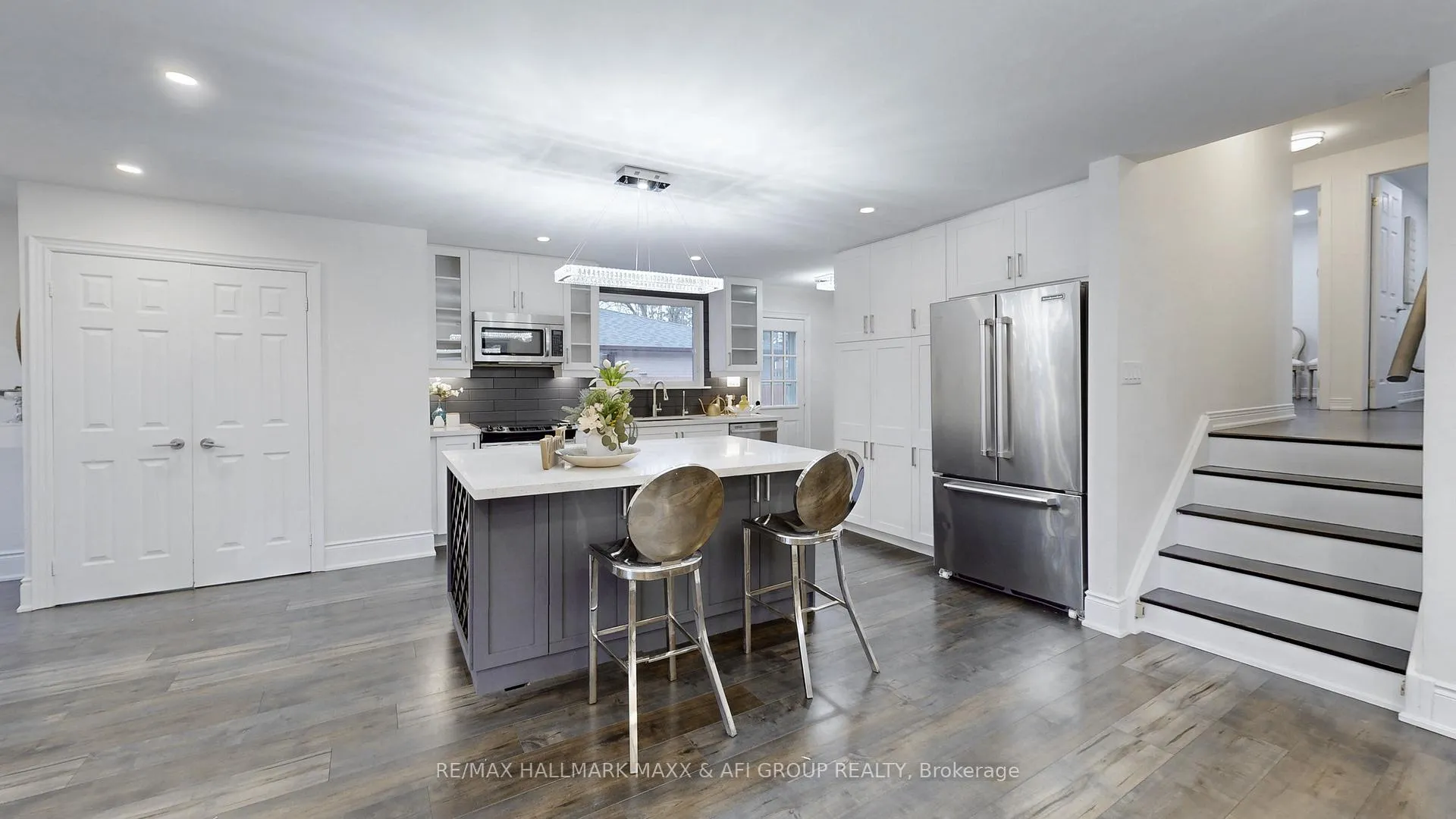 Photo 17 of 42 Devins Drive, Aurora, Aurora Heights — HOMEH