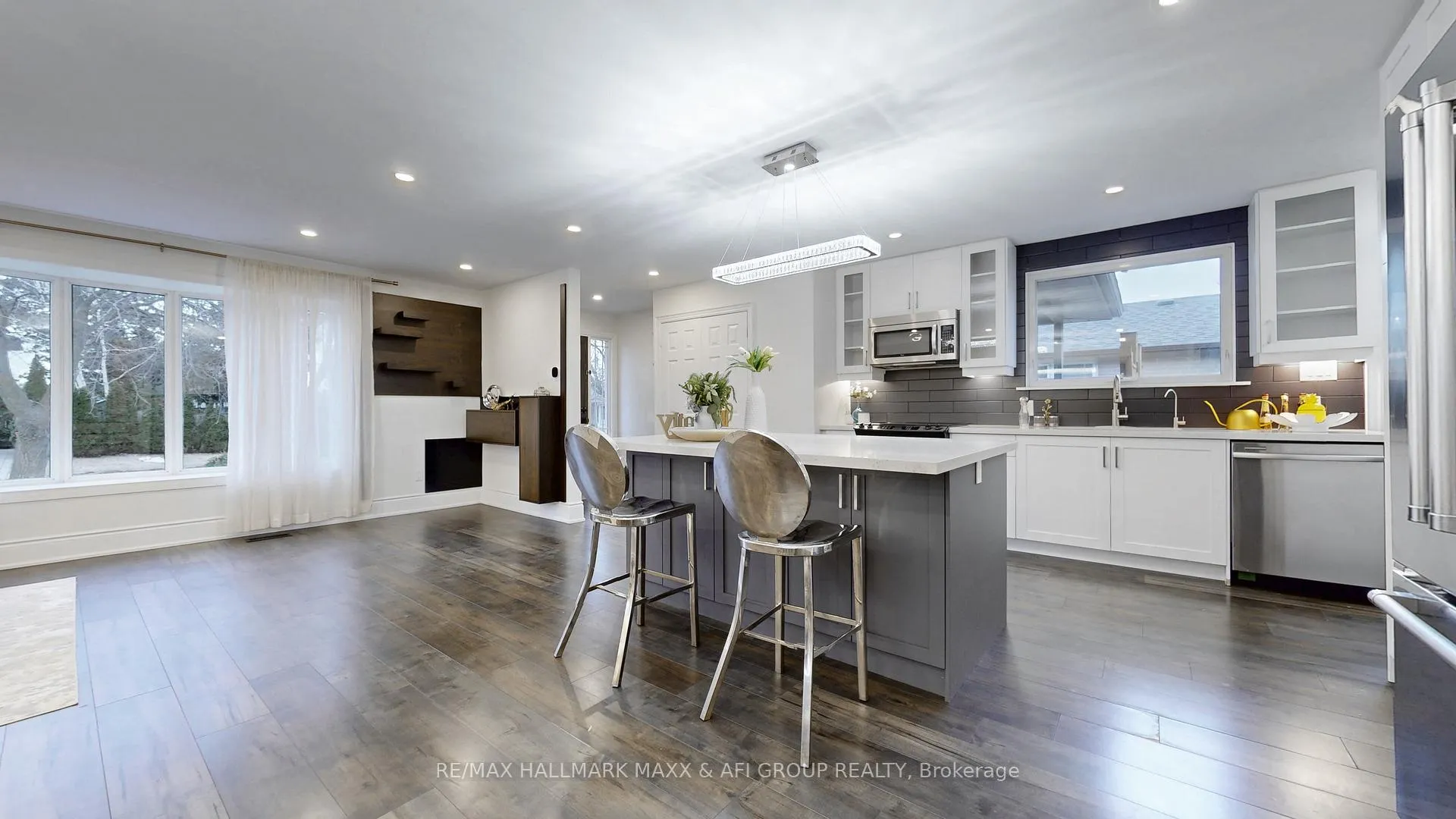 Photo 18 of 42 Devins Drive, Aurora, Aurora Heights — HOMEH