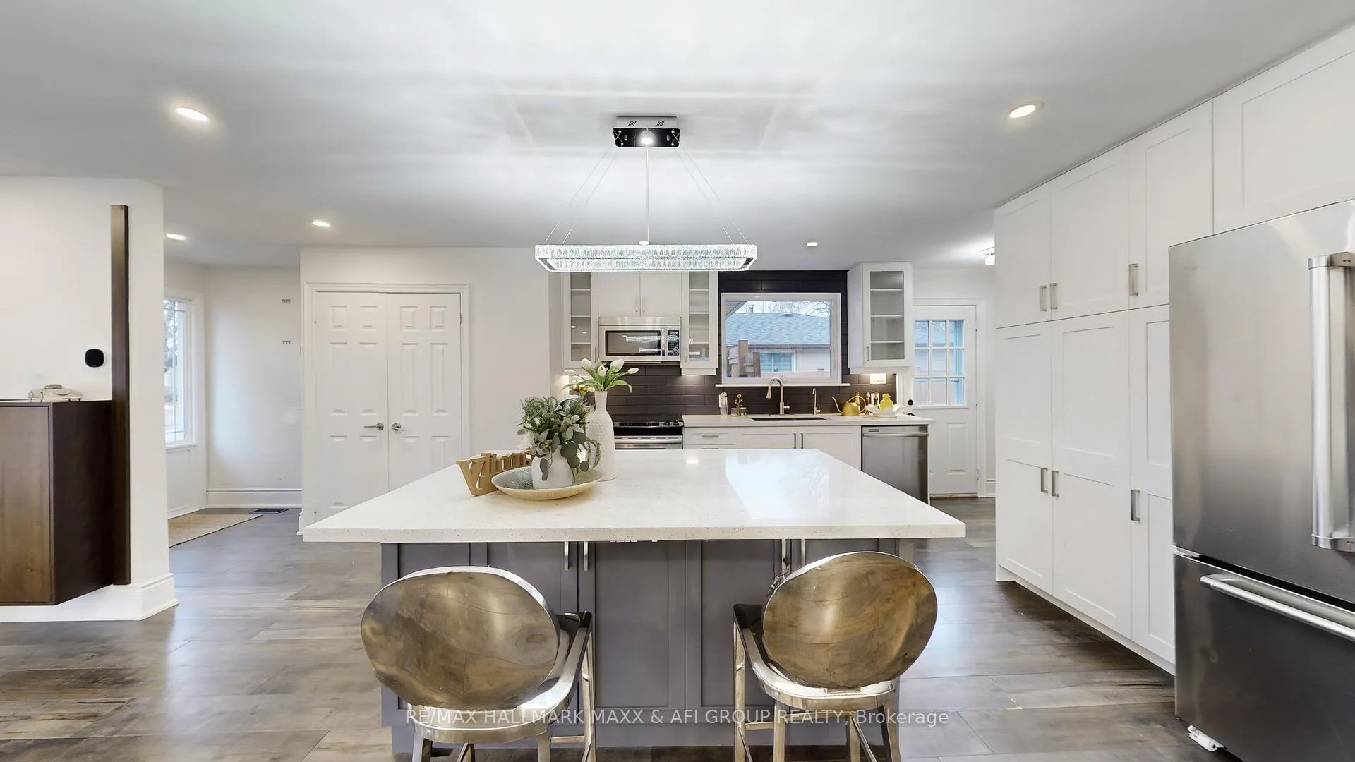 Photo 19 of 42 Devins Drive, Aurora, Aurora Heights — HOMEH