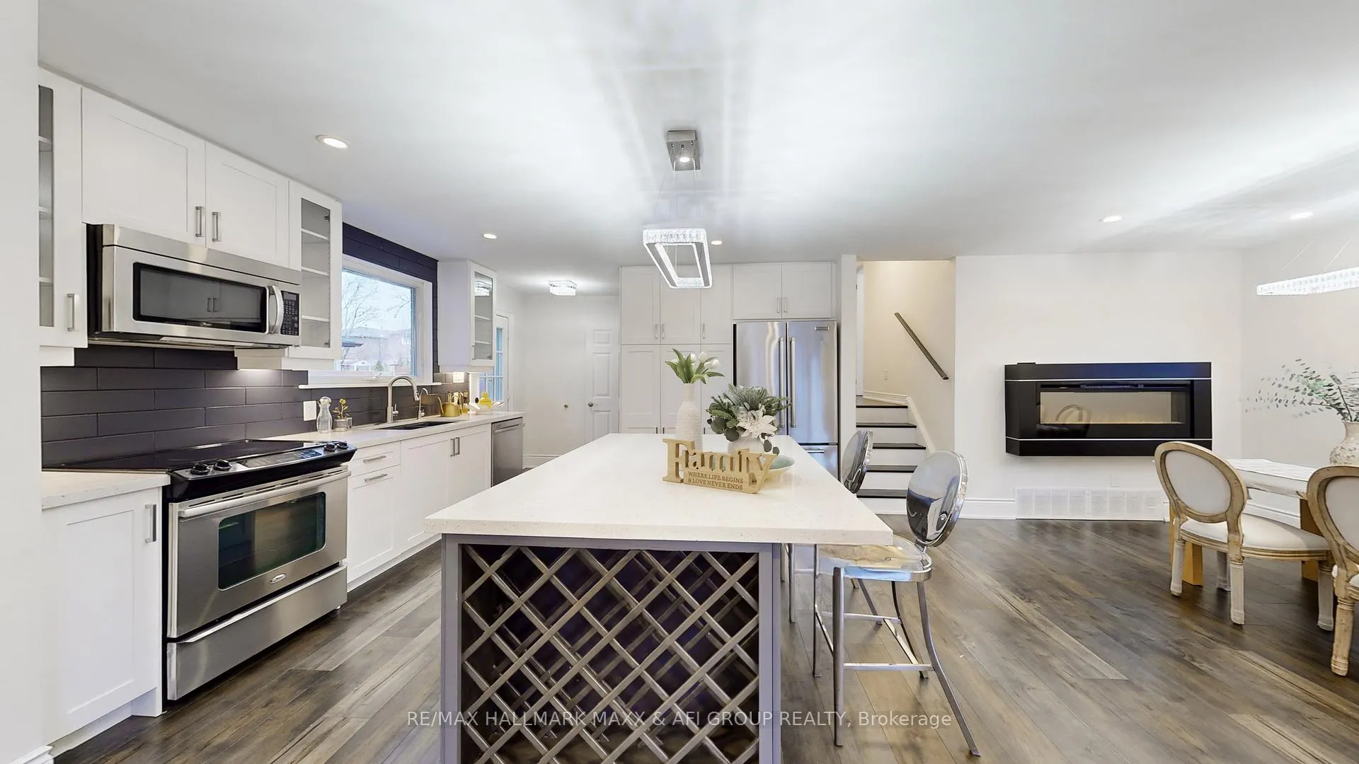 Photo 20 of 42 Devins Drive, Aurora, Aurora Heights — HOMEH