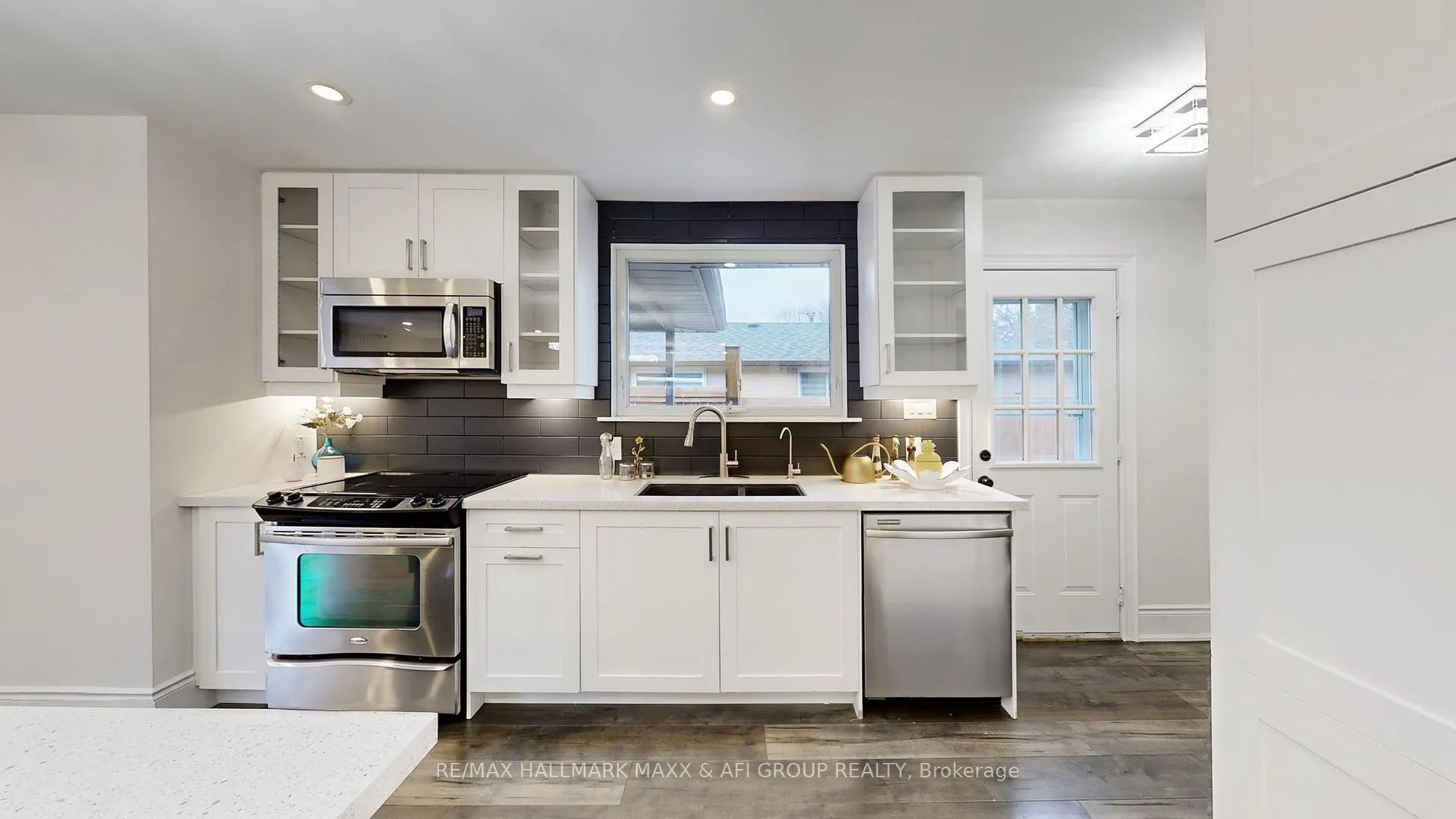 Photo 23 of 42 Devins Drive, Aurora, Aurora Heights — HOMEH