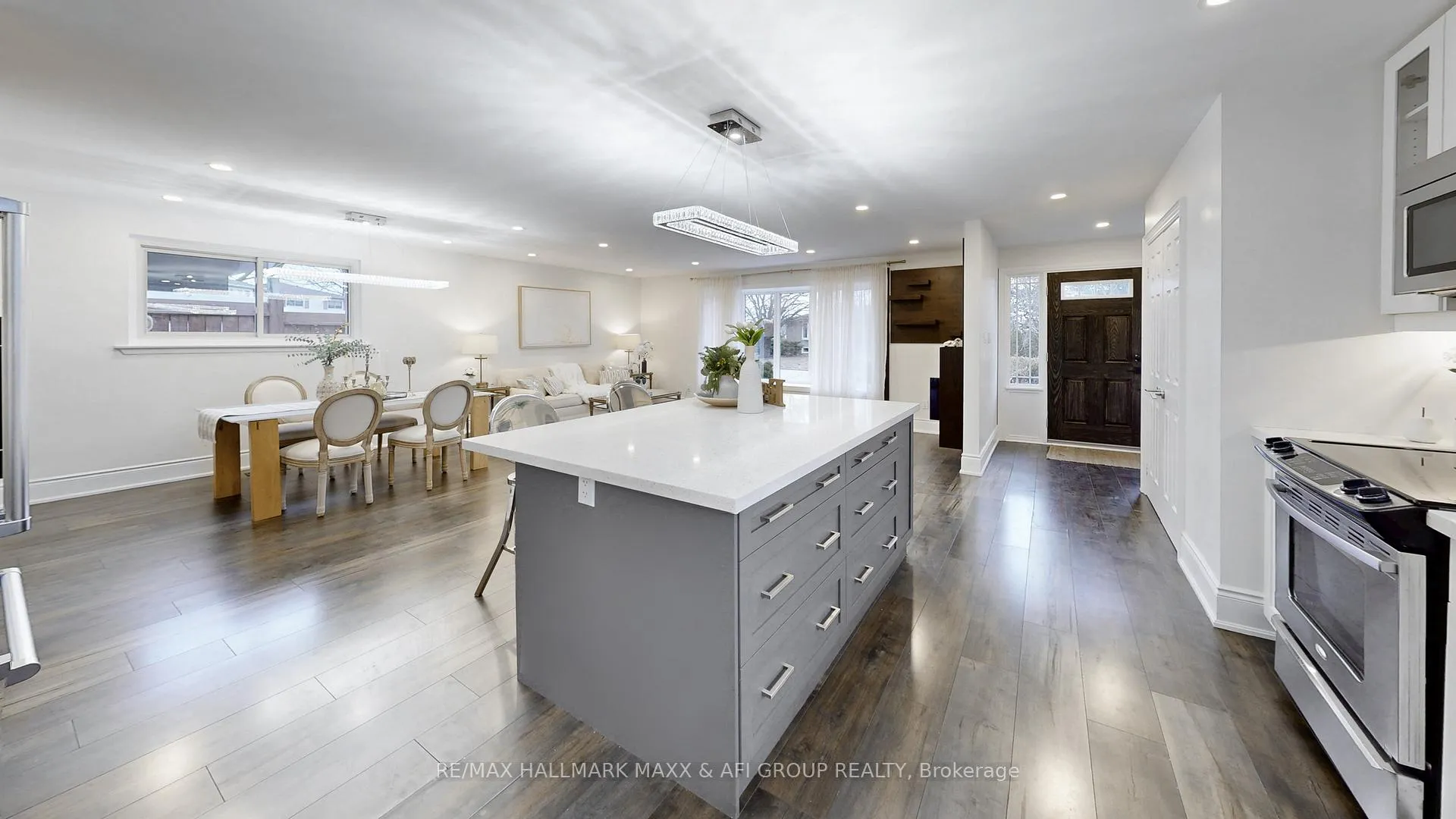 Photo 24 of 42 Devins Drive, Aurora, Aurora Heights — HOMEH