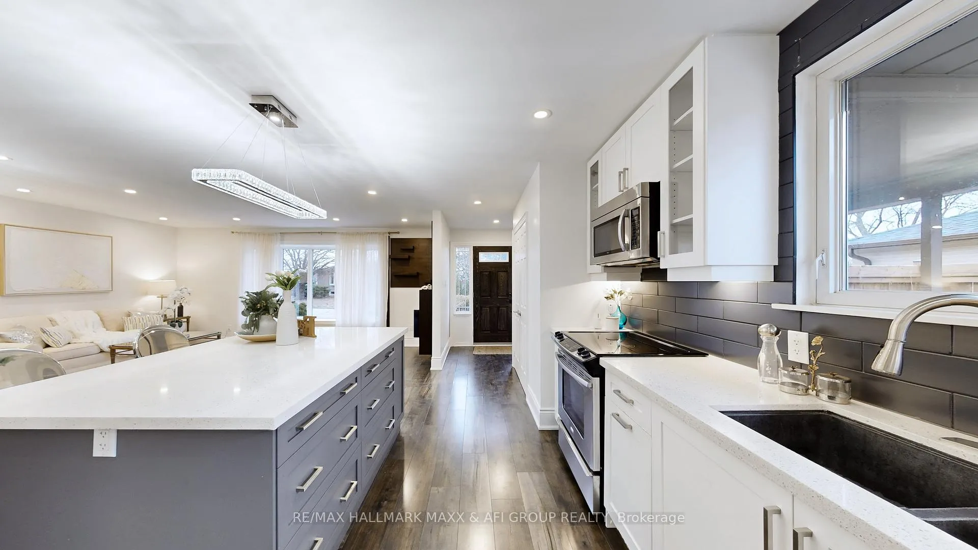 Photo 25 of 42 Devins Drive, Aurora, Aurora Heights — HOMEH