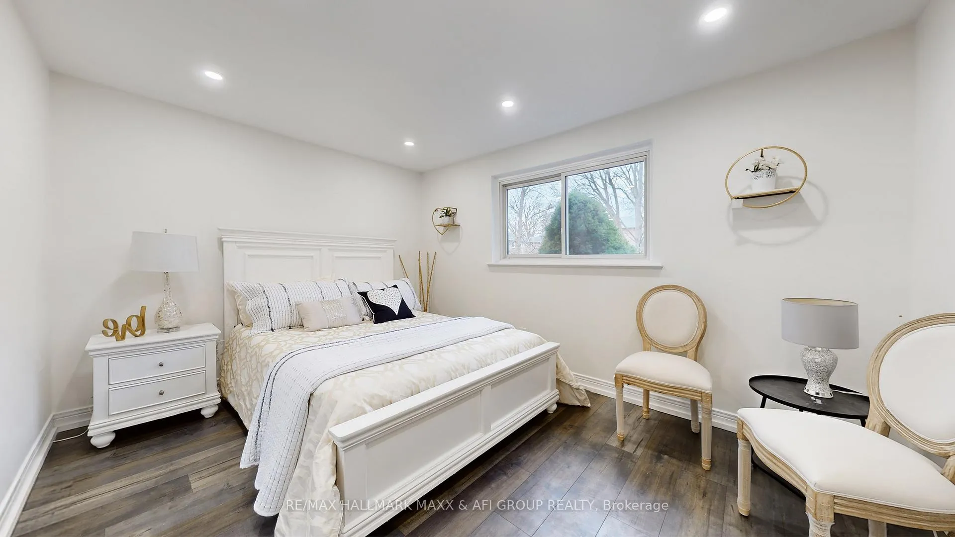 Photo 32 of 42 Devins Drive, Aurora, Aurora Heights — HOMEH