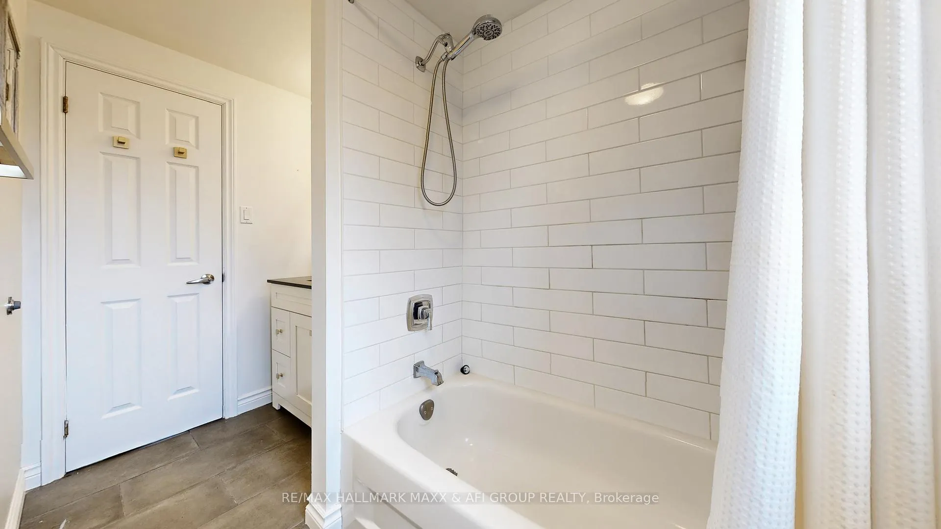 Photo 37 of 42 Devins Drive, Aurora, Aurora Heights — HOMEH