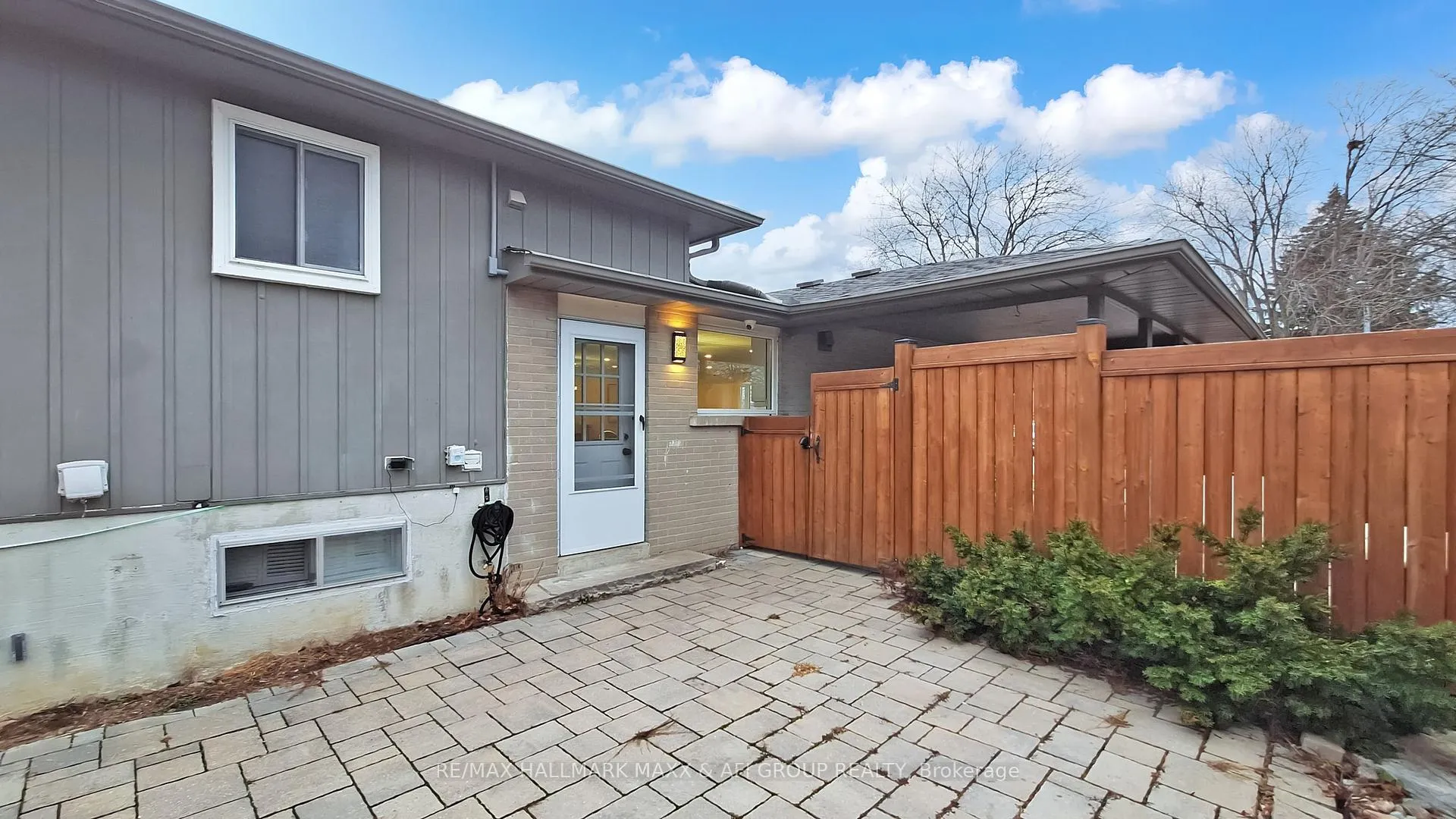 Photo 43 of 42 Devins Drive, Aurora, Aurora Heights — HOMEH