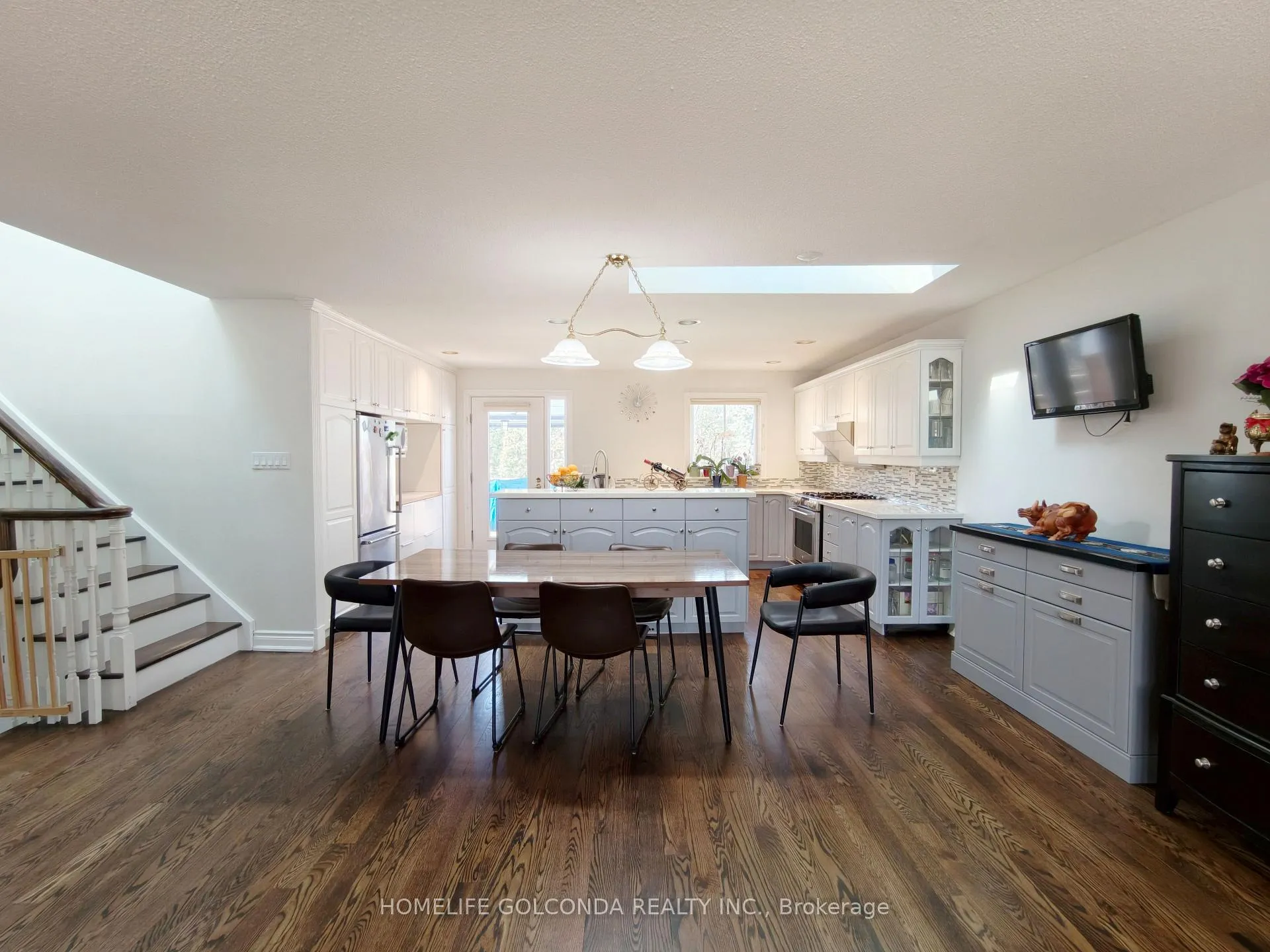 Photo 9 of 6 Summerfeldt Crescent, Markham, Unionville — HOMEH