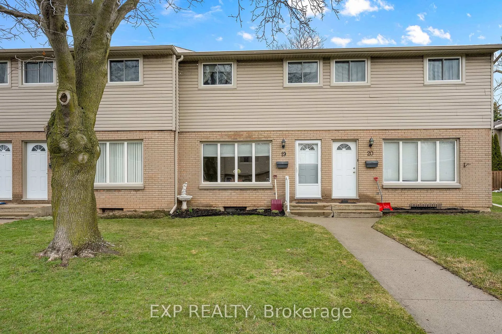 Photo 2 of Unit 19, 4215 Meadowvale Drive, Niagara Falls, Morrison — HOMEH