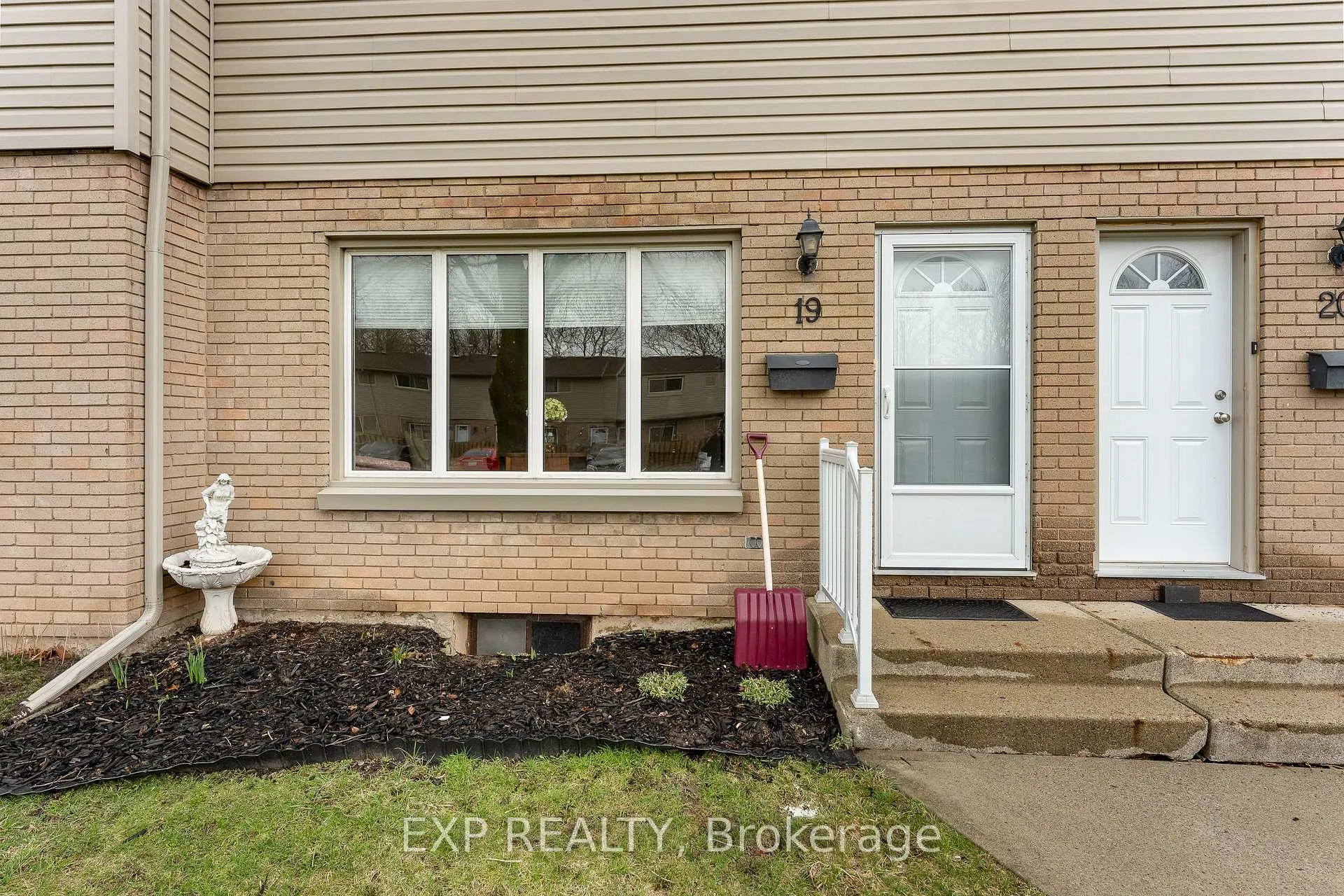 Photo 3 of Unit 19, 4215 Meadowvale Drive, Niagara Falls, Morrison — HOMEH