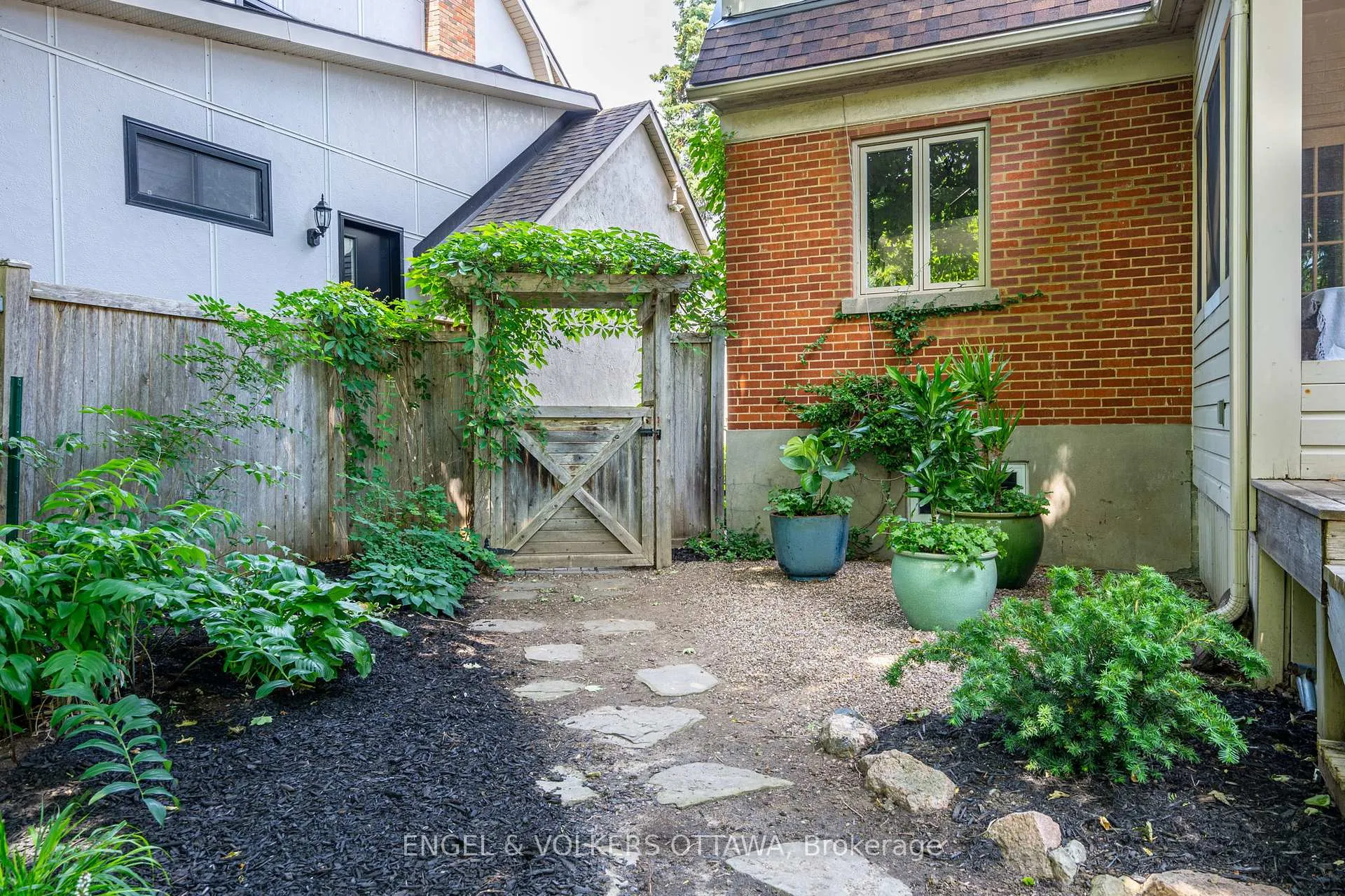 Photo 41 of 96 Helena Street, Ottawa, Ottawa West — HOMEH