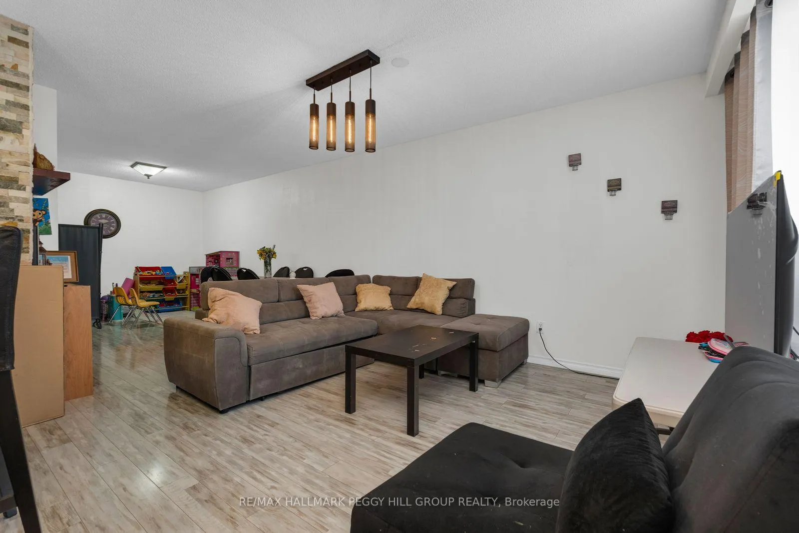Photo 2 of Unit Upper, 53 Sanford Street, Barrie, Sanford — HOMEH