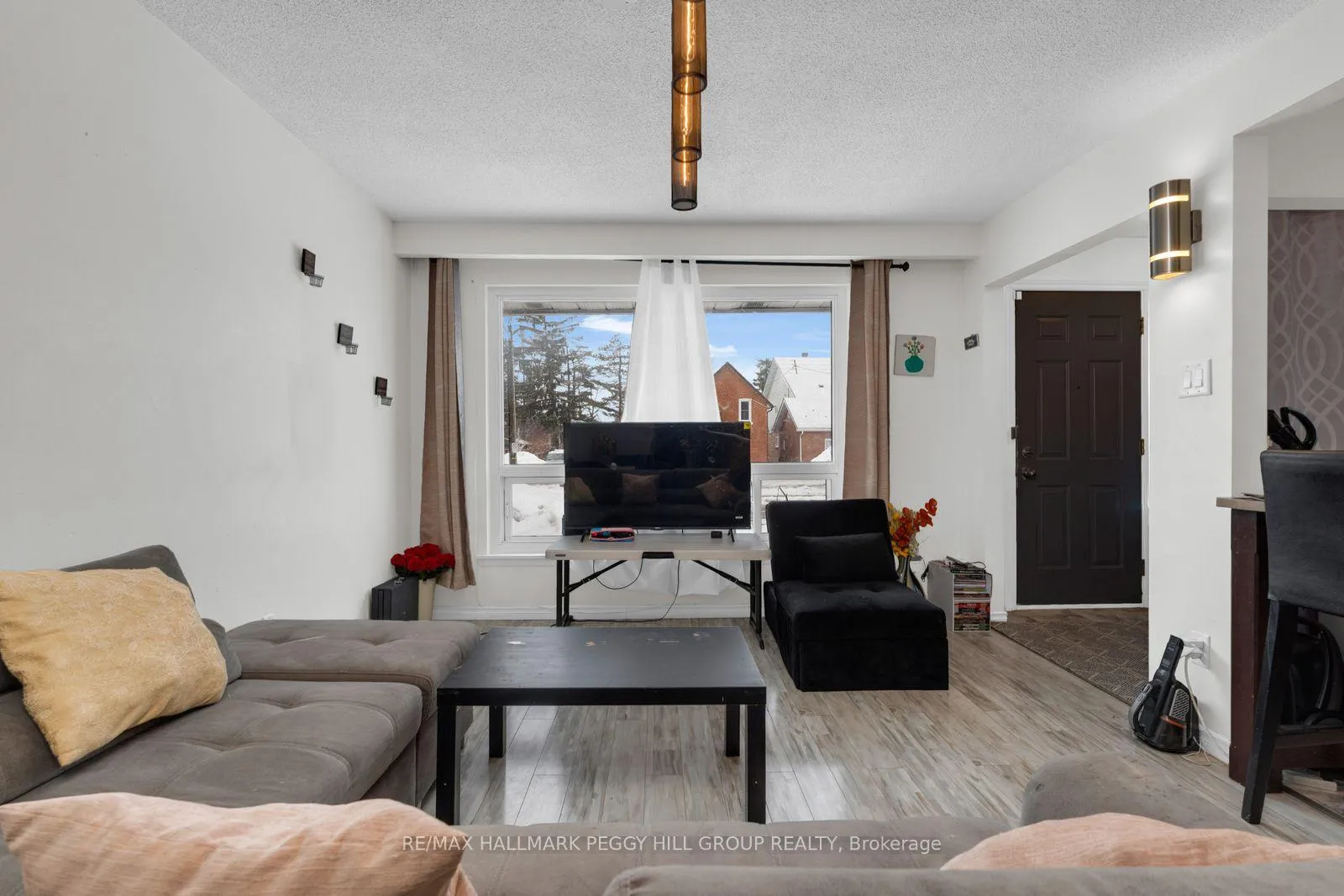 Photo 3 of Unit Upper, 53 Sanford Street, Barrie, Sanford — HOMEH