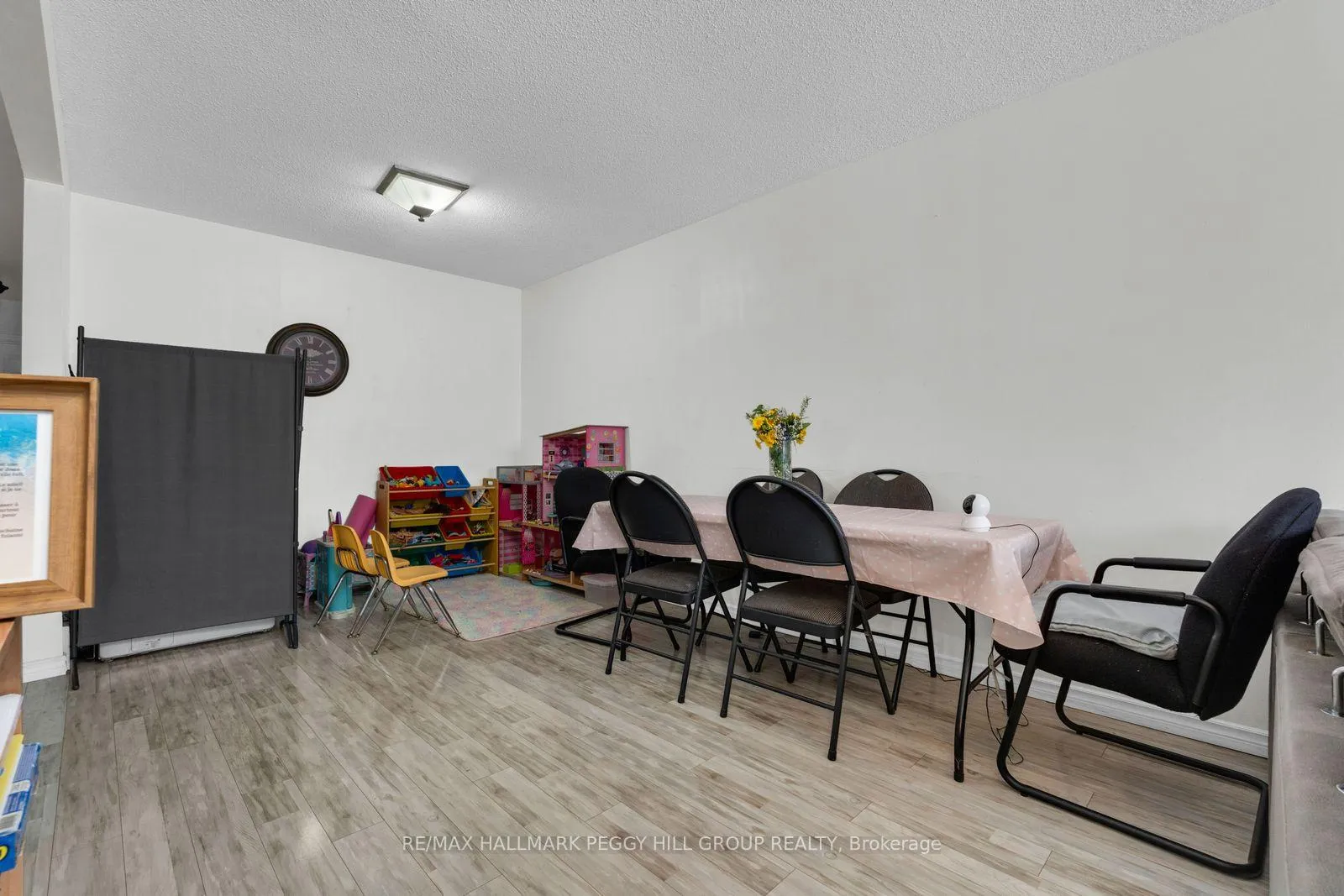Photo 4 of Unit Upper, 53 Sanford Street, Barrie, Sanford — HOMEH