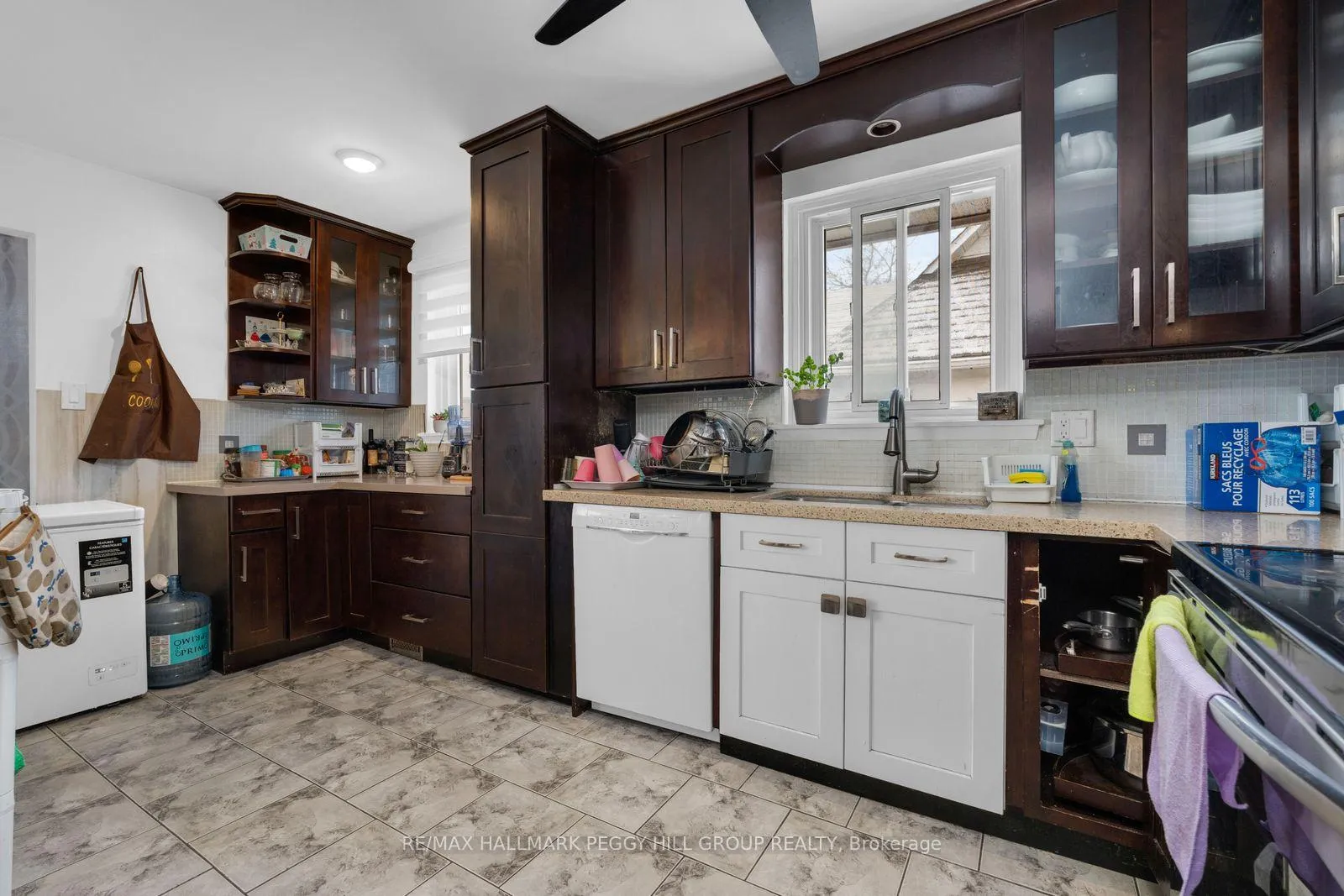 Photo 5 of Unit Upper, 53 Sanford Street, Barrie, Sanford — HOMEH