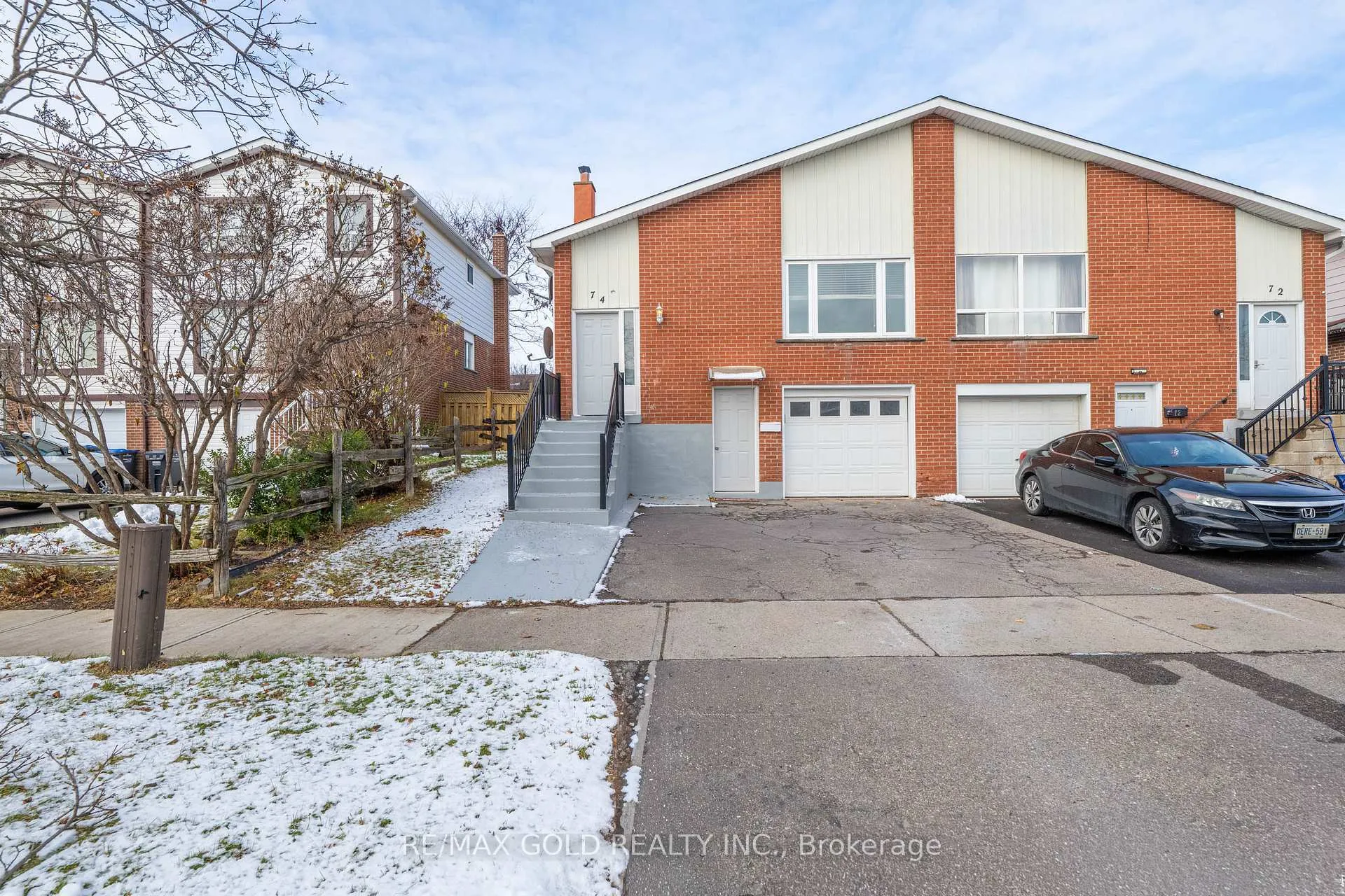 Photo 2 of 74 Radford Drive, Brampton, Brampton North — HOMEH