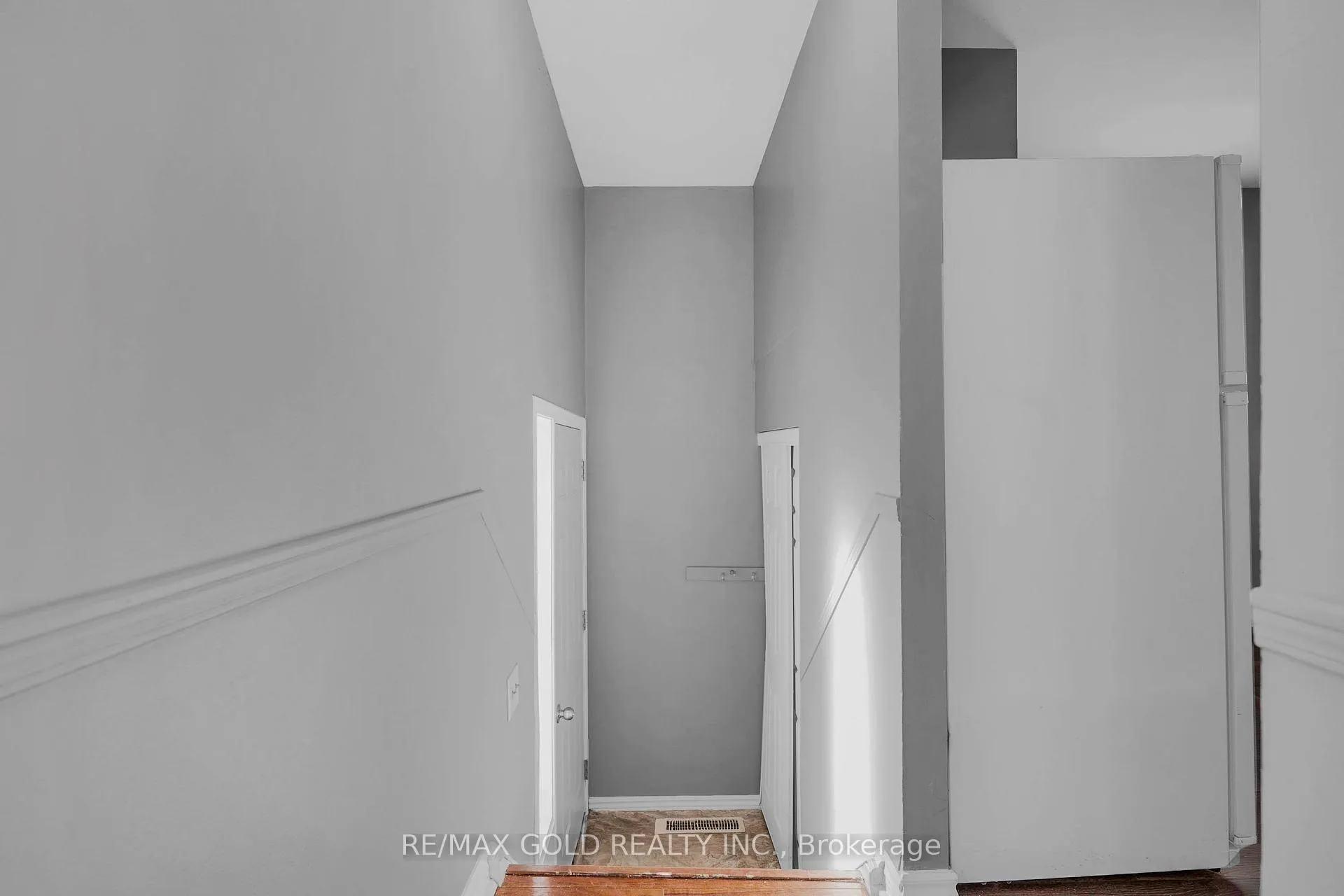 Photo 5 of 74 Radford Drive, Brampton, Brampton North — HOMEH