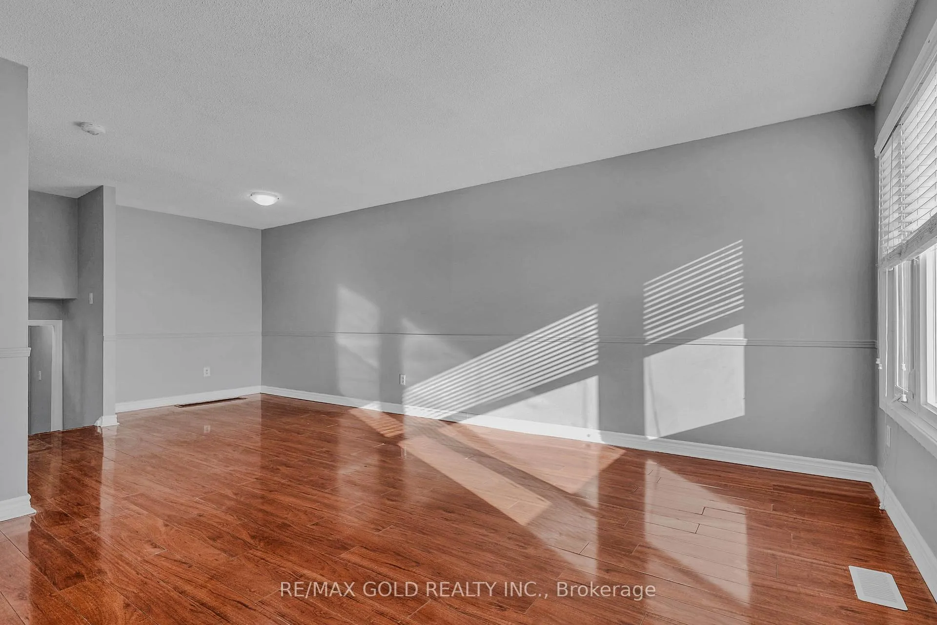Photo 6 of 74 Radford Drive, Brampton, Brampton North — HOMEH