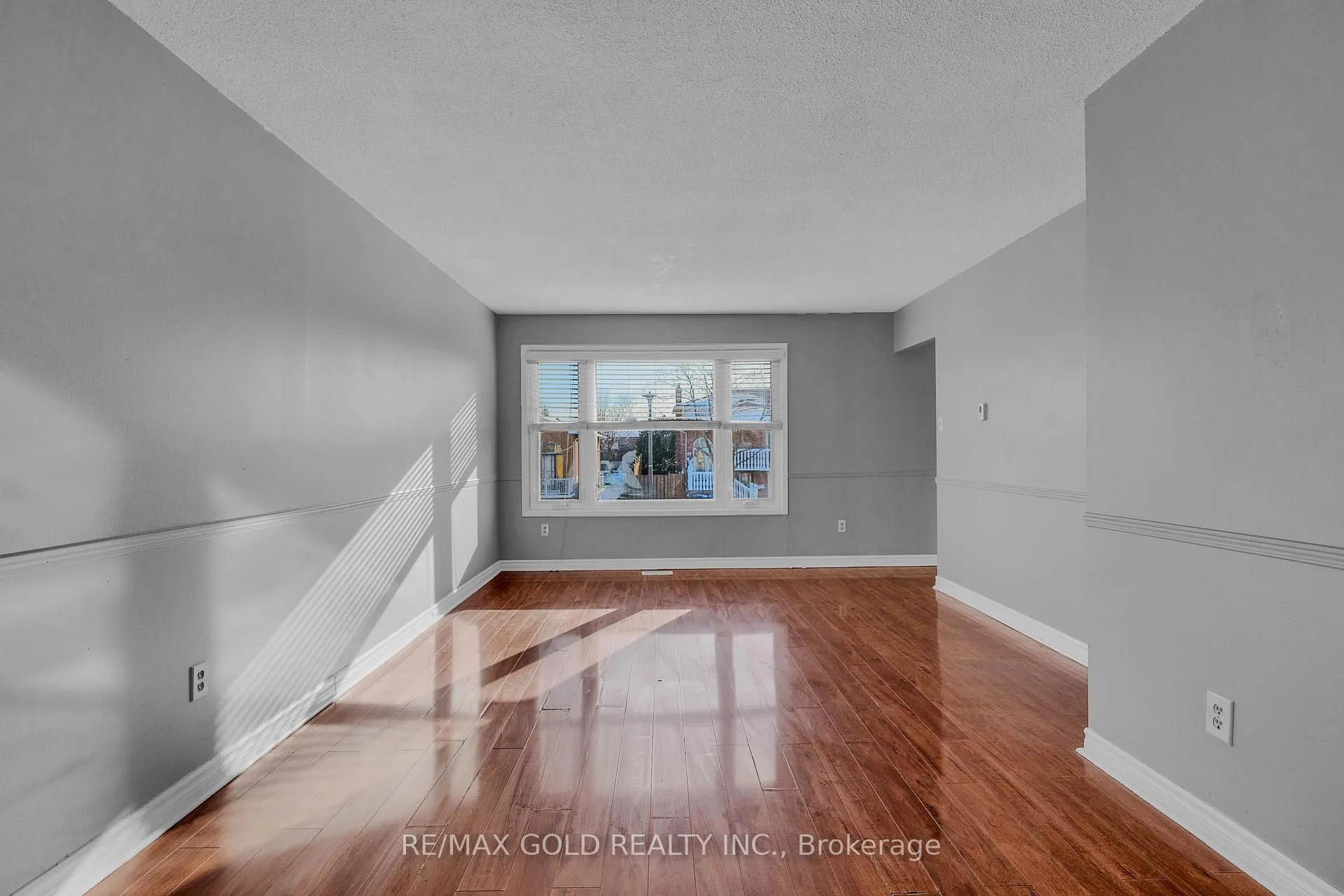 Photo 10 of 74 Radford Drive, Brampton, Brampton North — HOMEH