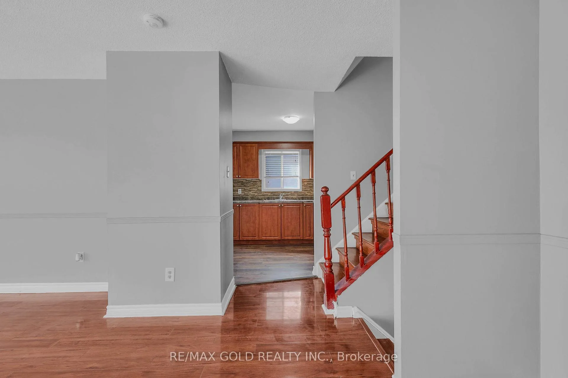 Photo 12 of 74 Radford Drive, Brampton, Brampton North — HOMEH