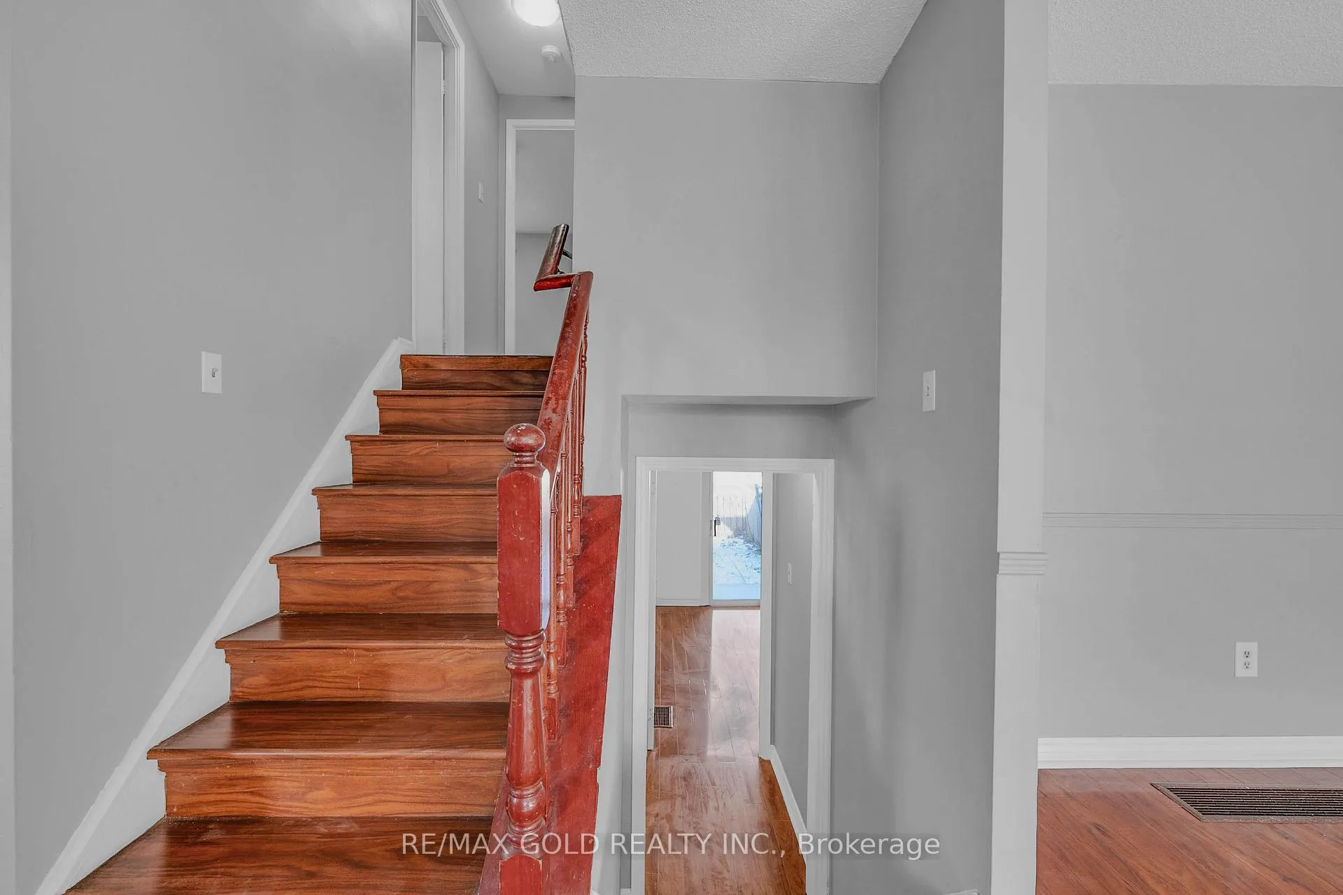 Photo 17 of 74 Radford Drive, Brampton, Brampton North — HOMEH