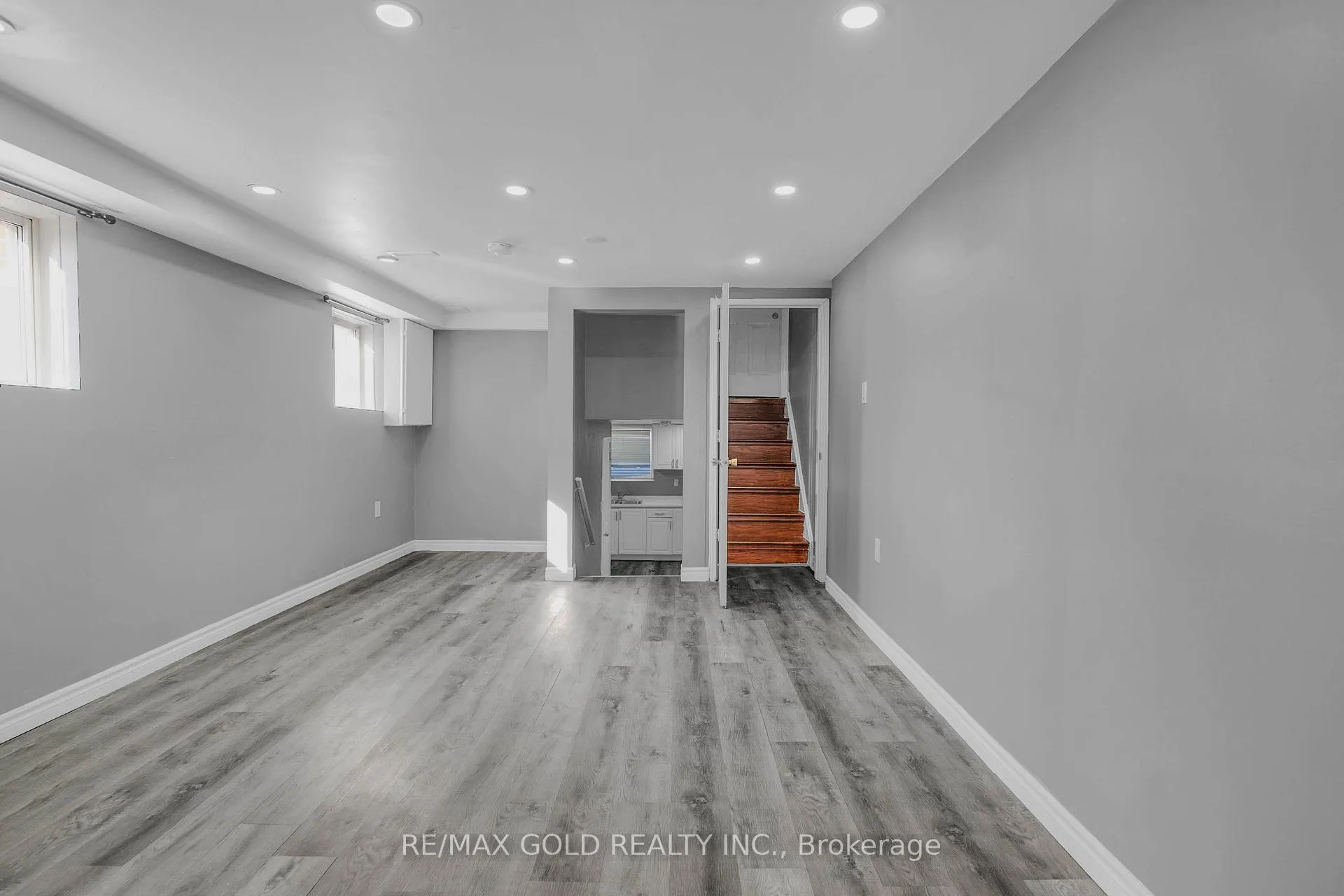Photo 35 of 74 Radford Drive, Brampton, Brampton North — HOMEH