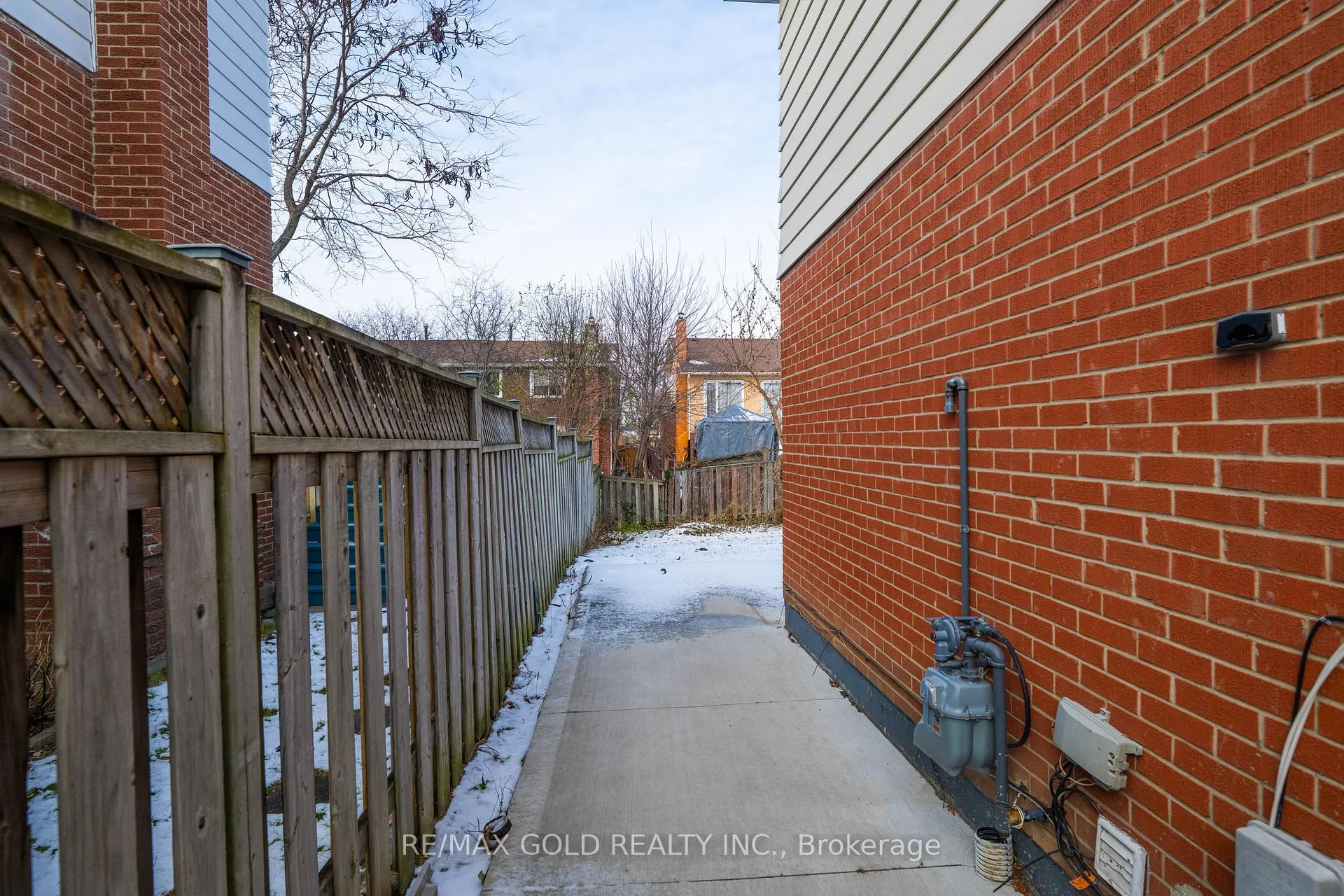 Photo 44 of 74 Radford Drive, Brampton, Brampton North — HOMEH