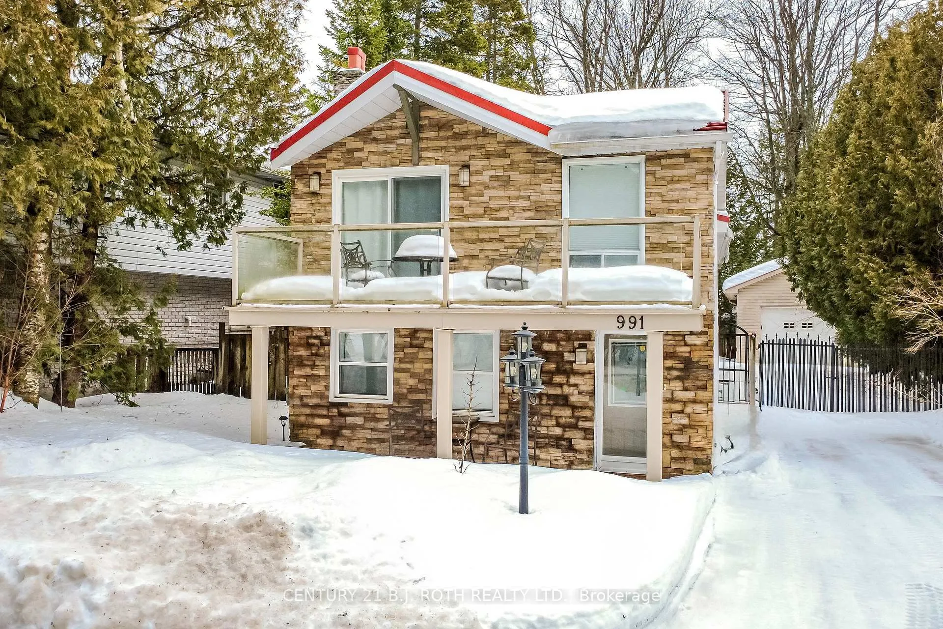 Front of 991 Shore Lane