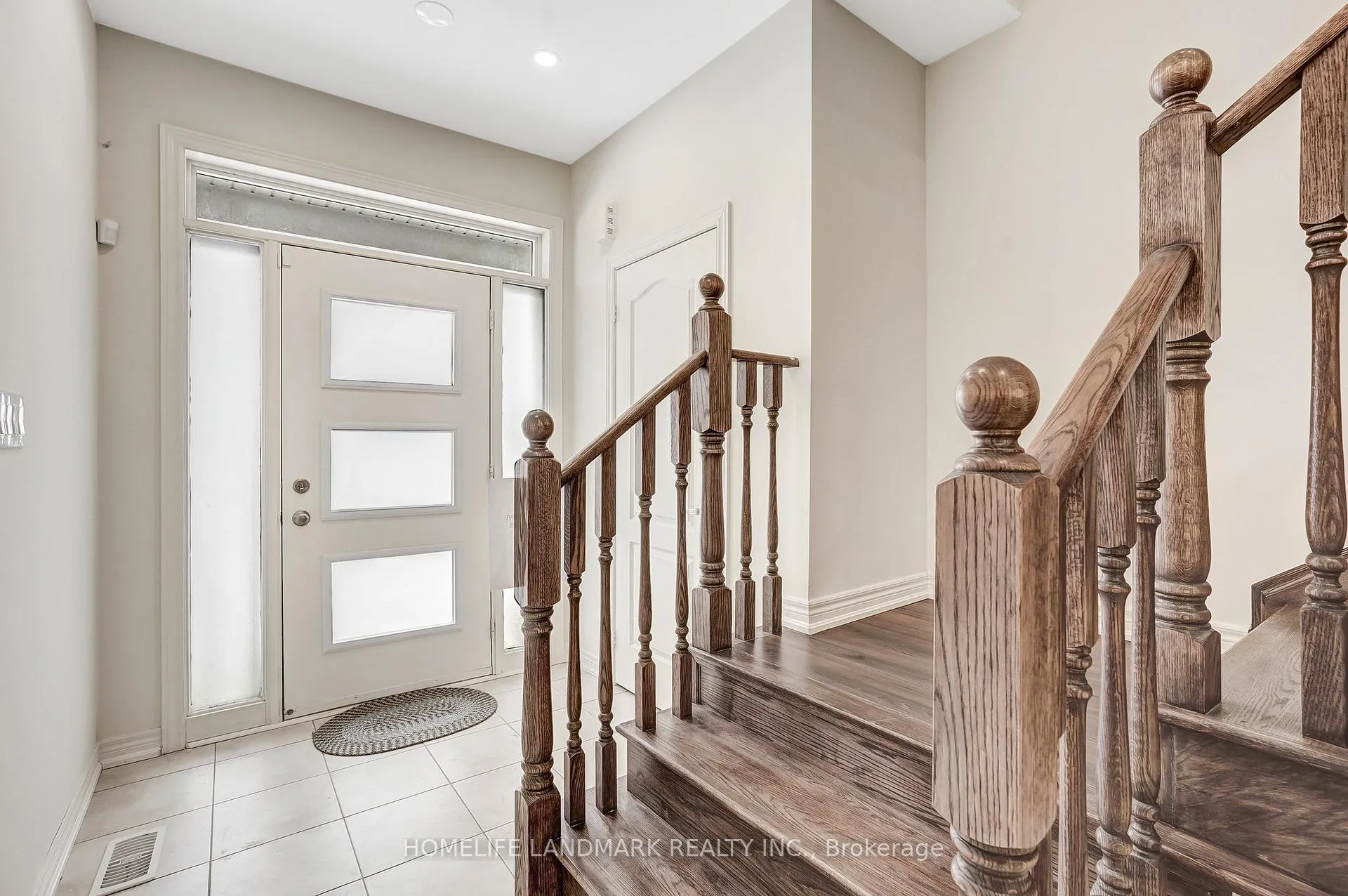 Photo 3 of 116 Skinner Road, Hamilton, Waterdown — HOMEH