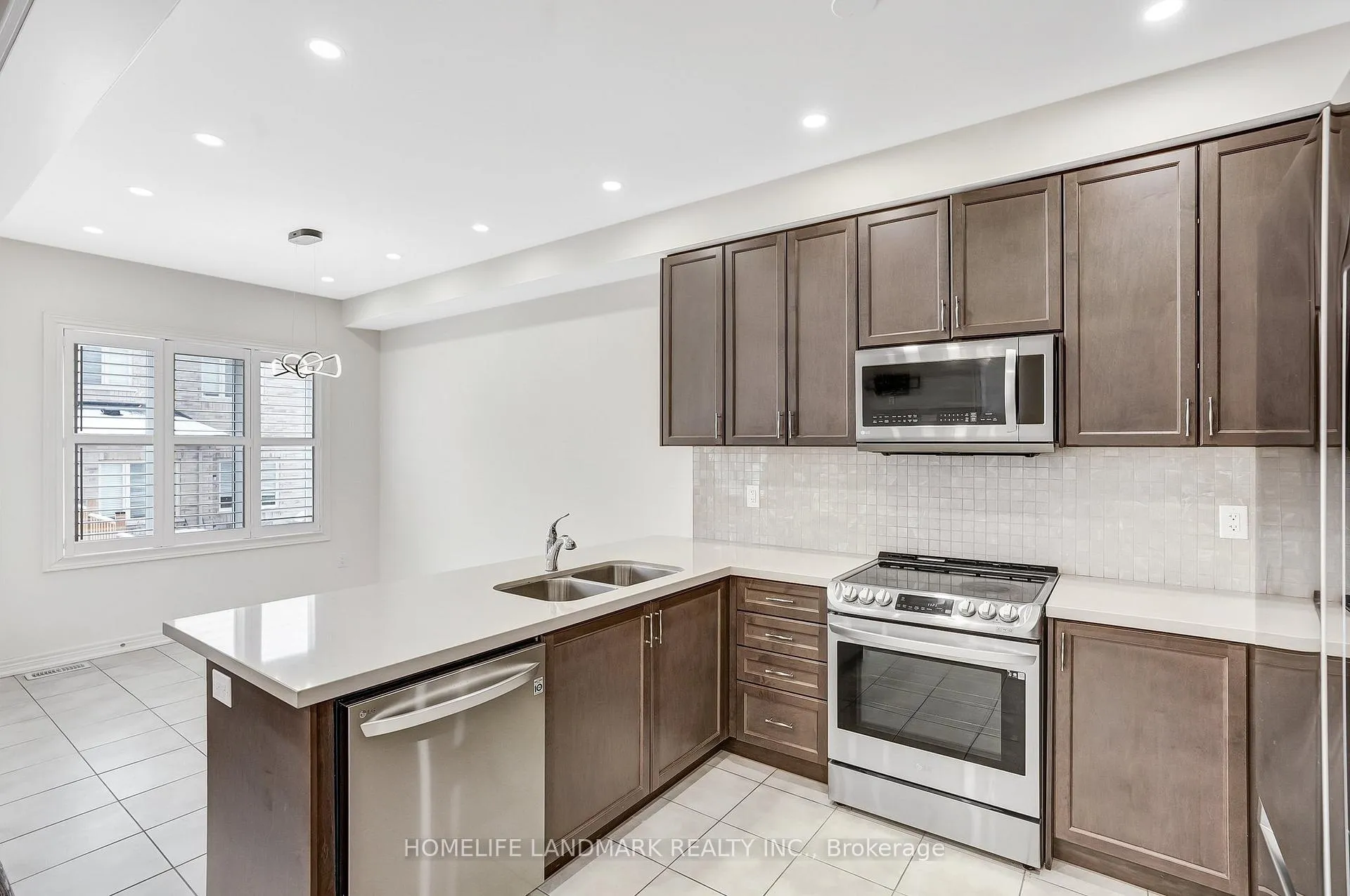 Photo 9 of 116 Skinner Road, Hamilton, Waterdown — HOMEH