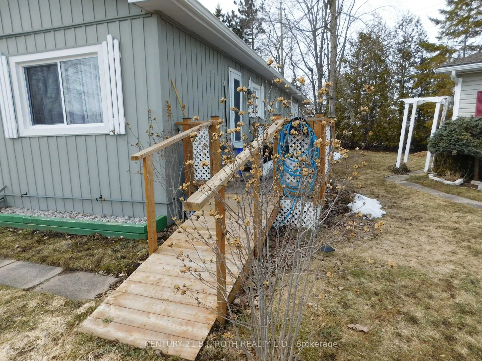 Photo 3 of 13 Recreation Drive, Innisfil, Rural Innisfil — HOMEH