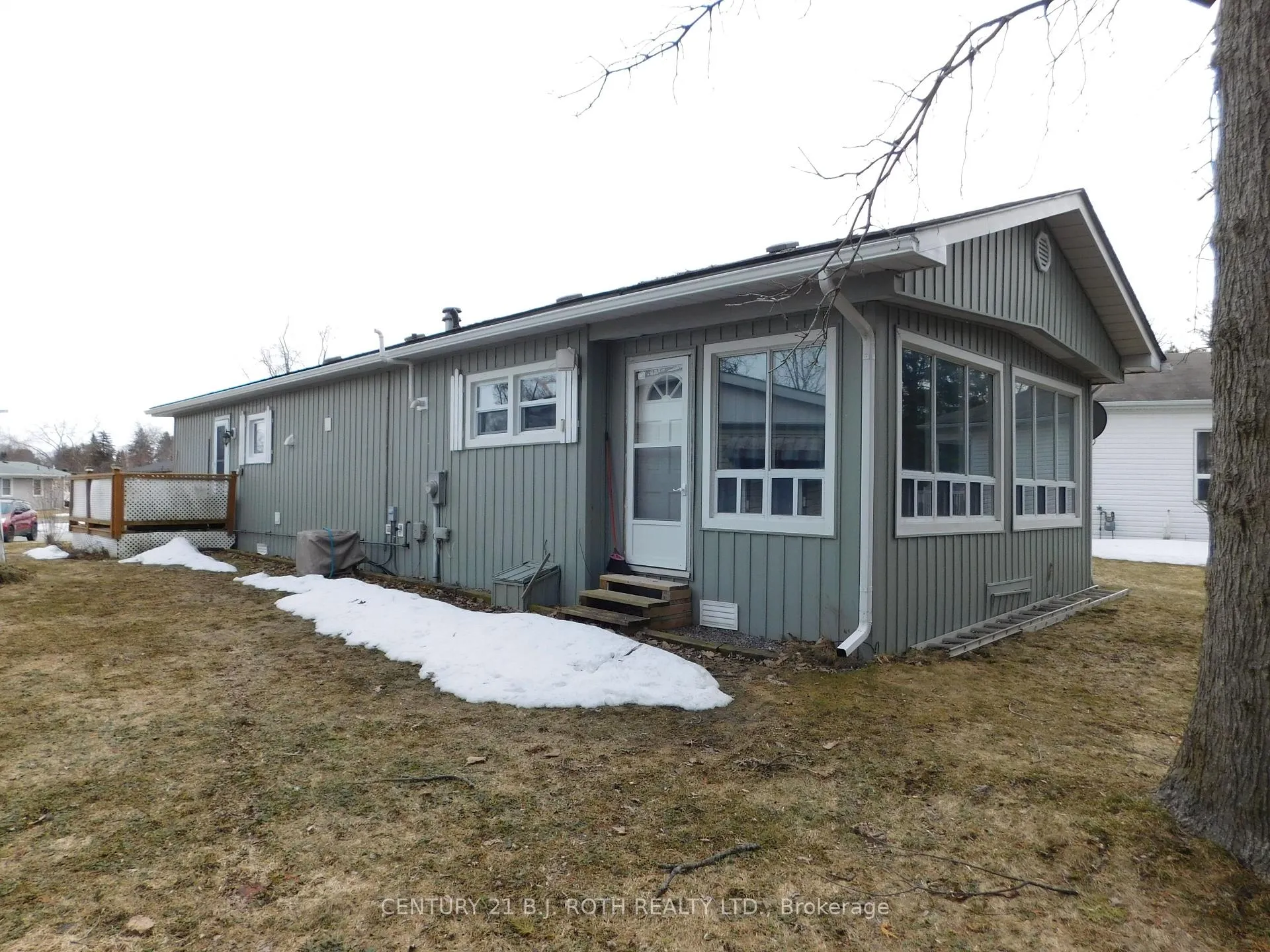 Photo 5 of 13 Recreation Drive, Innisfil, Rural Innisfil — HOMEH