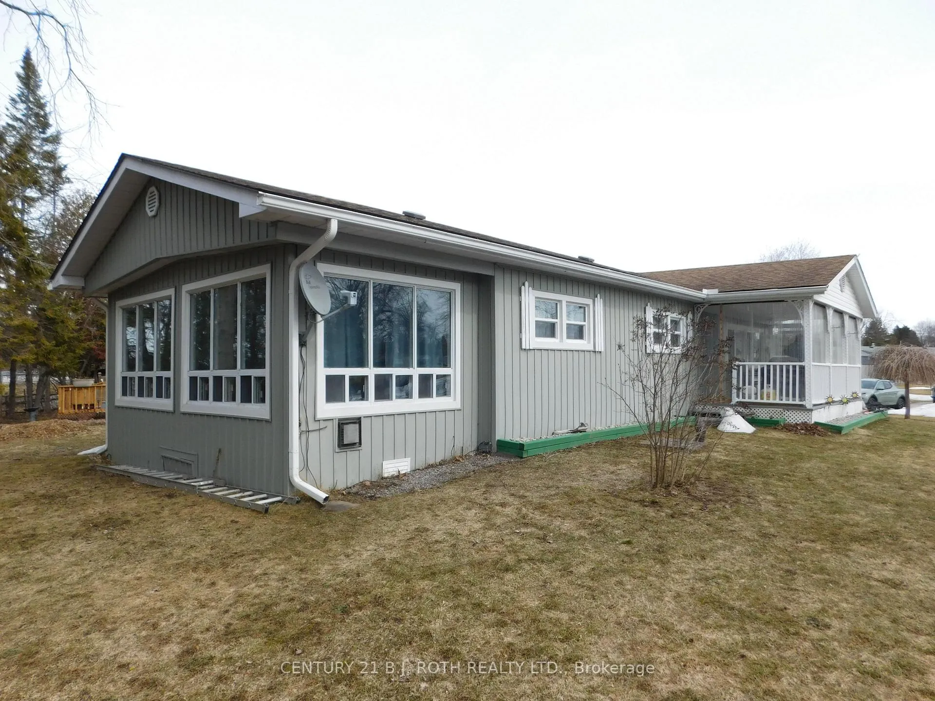 Photo 7 of 13 Recreation Drive, Innisfil, Rural Innisfil — HOMEH