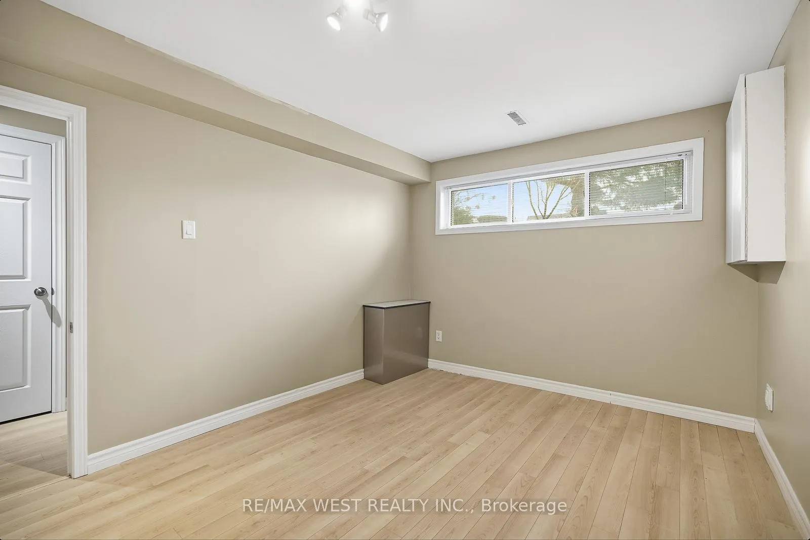 Photo 8 of Unit Basement, 6 Marshall Boulevard, Toronto, Rockcliffe-Smythe — HOMEH