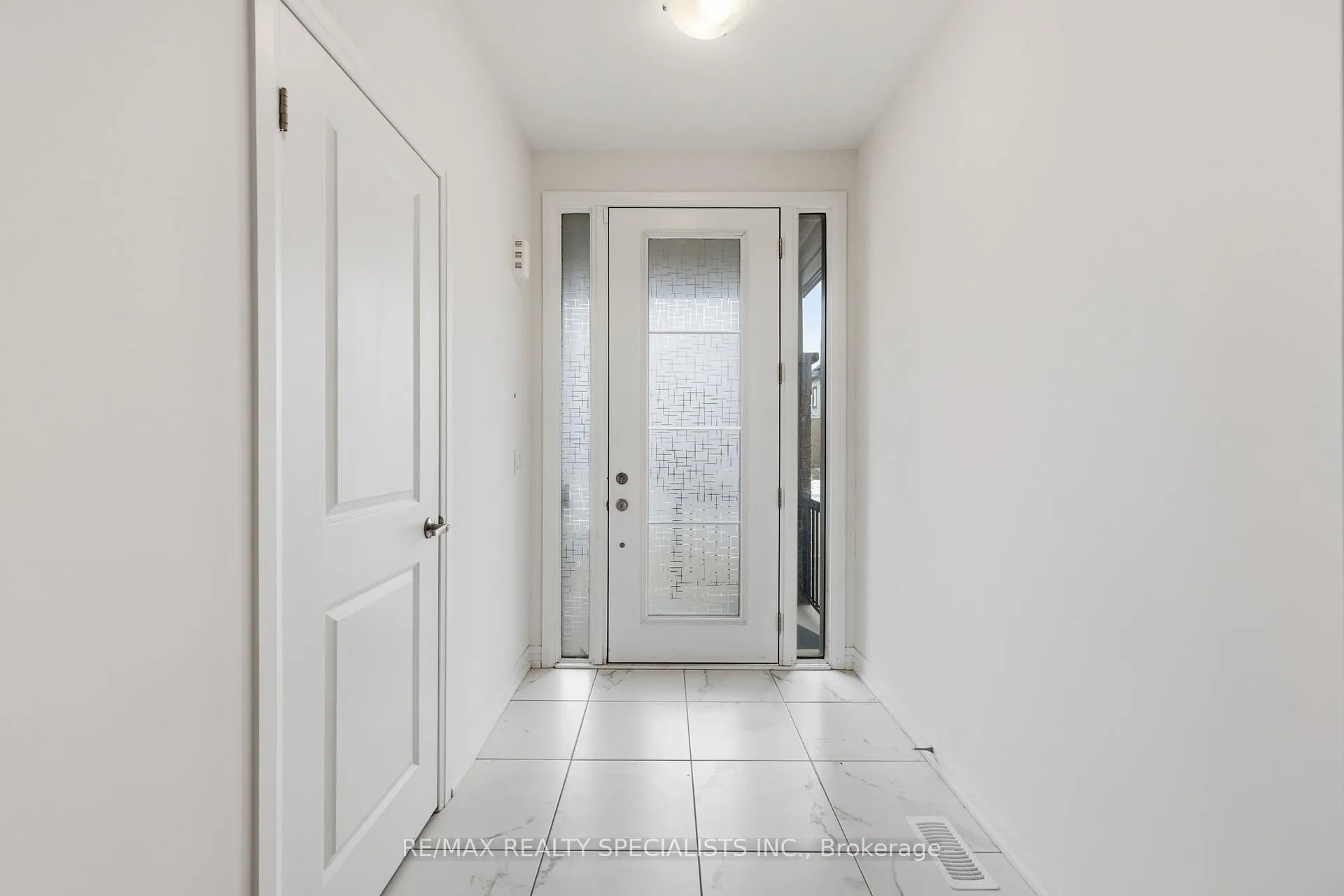 Photo 4 of 72 Yale Drive, Hamilton, Mount Hope — HOMEH