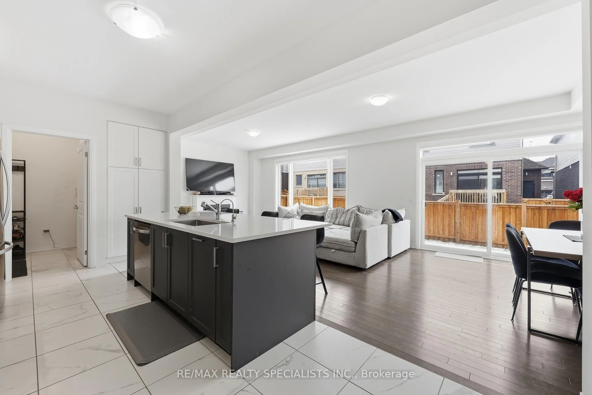 Photo 6 of 72 Yale Drive, Hamilton, Mount Hope — HOMEH